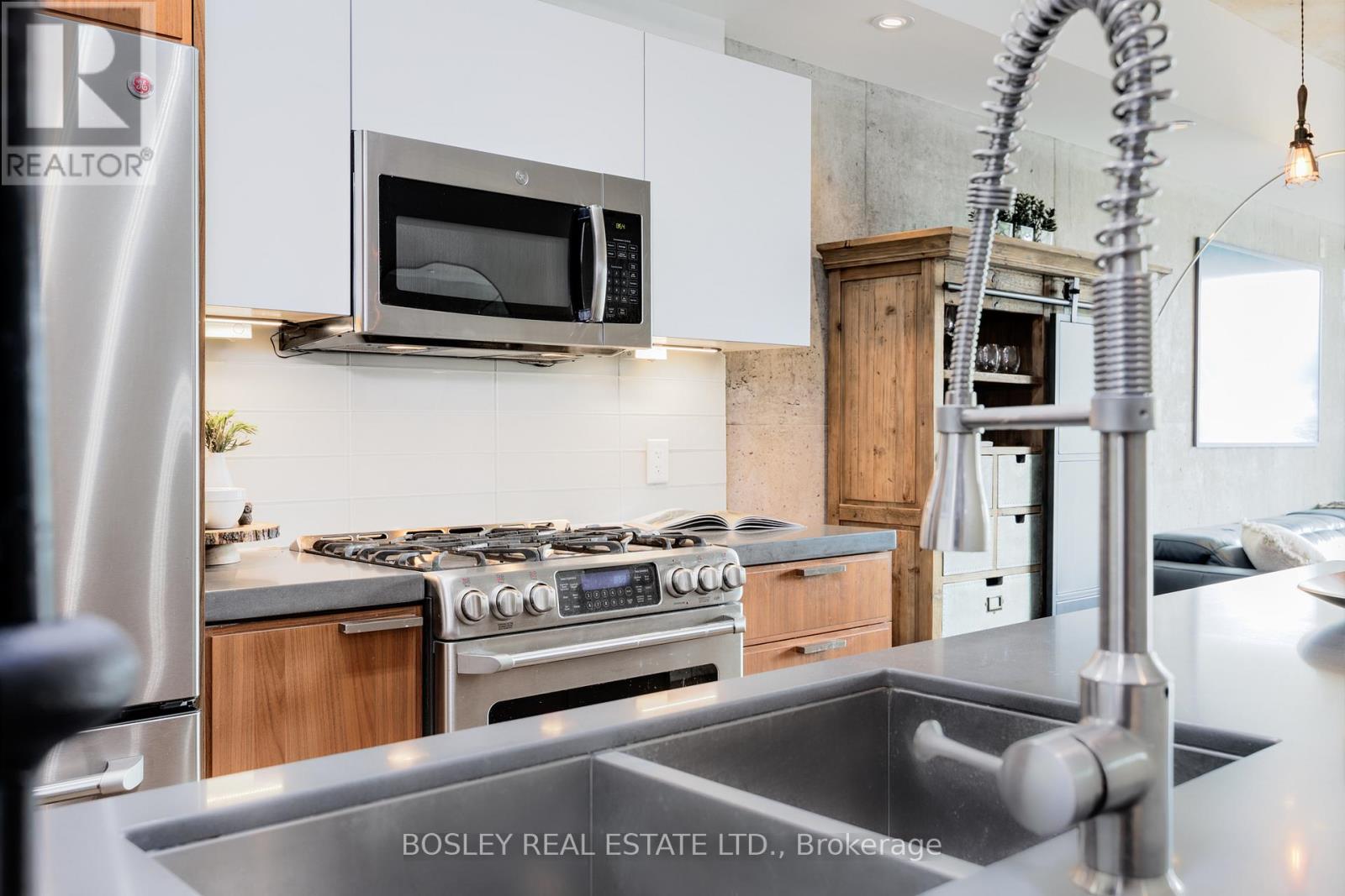 303 - 25 Stafford Street, Toronto, Ontario  M5V 0G3 - Photo 10 - C12206573