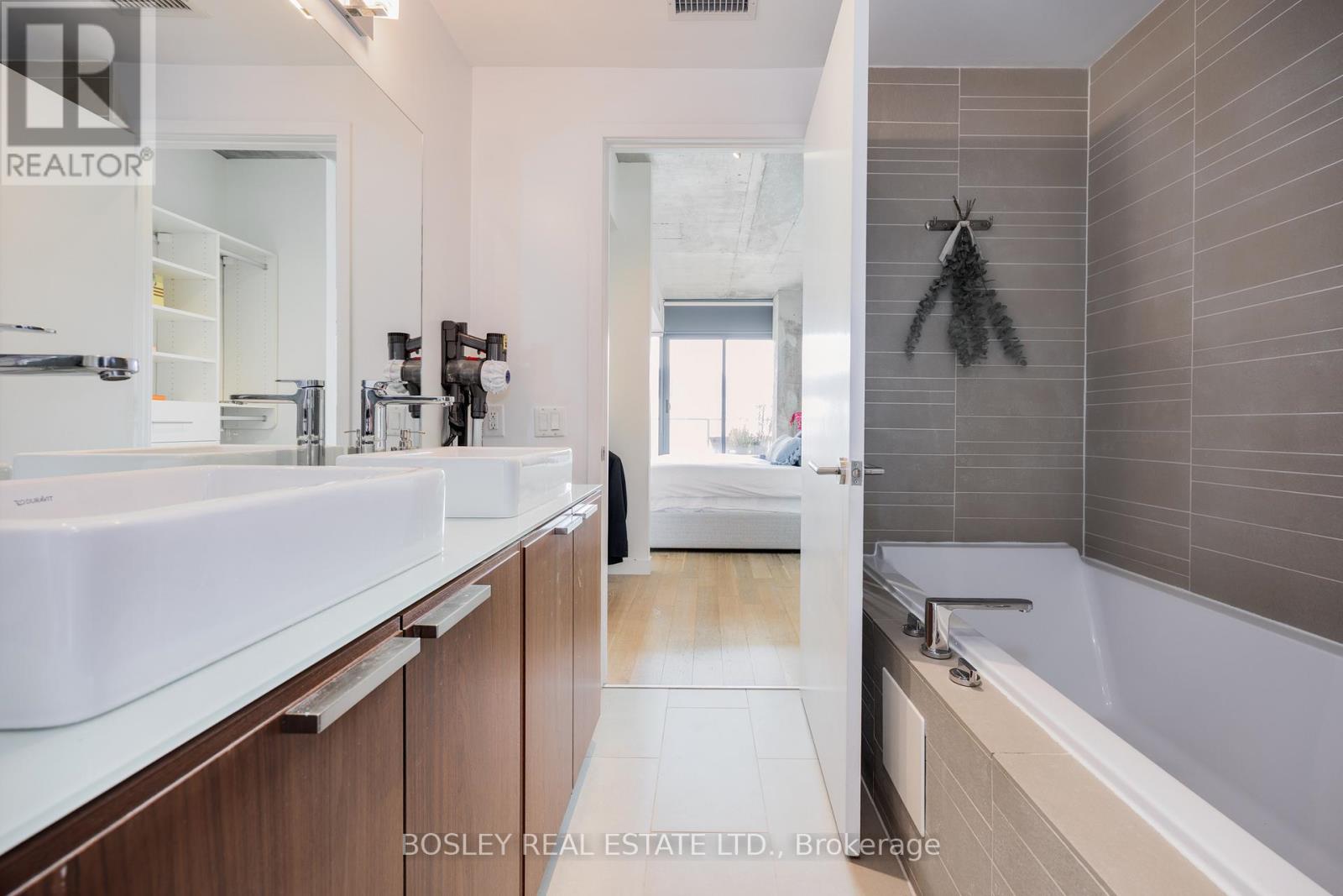 303 - 25 Stafford Street, Toronto, Ontario  M5V 0G3 - Photo 15 - C12206573