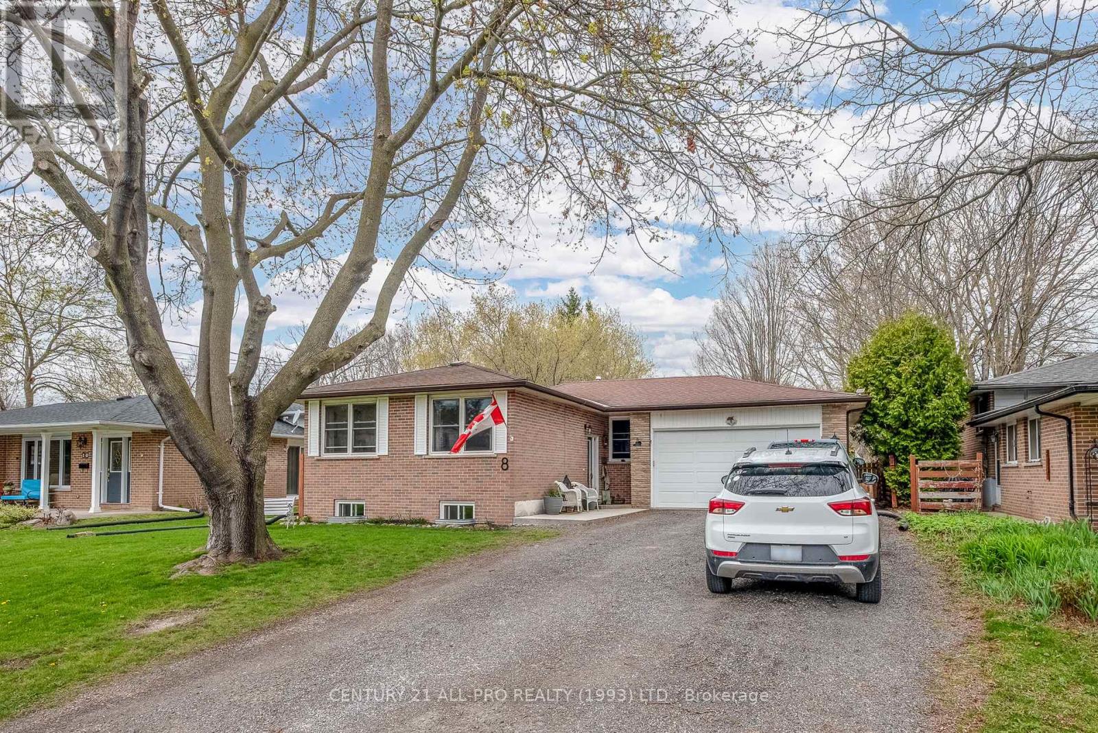 8 Thomas Street, Cobourg, Ontario  K9A 4P6 - Photo 2 - X12175057