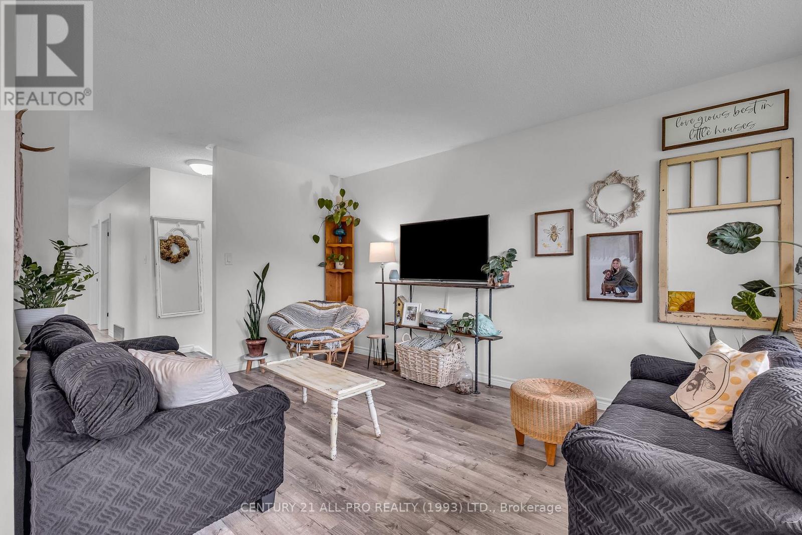 8 Thomas Street, Cobourg, Ontario  K9A 4P6 - Photo 8 - X12175057