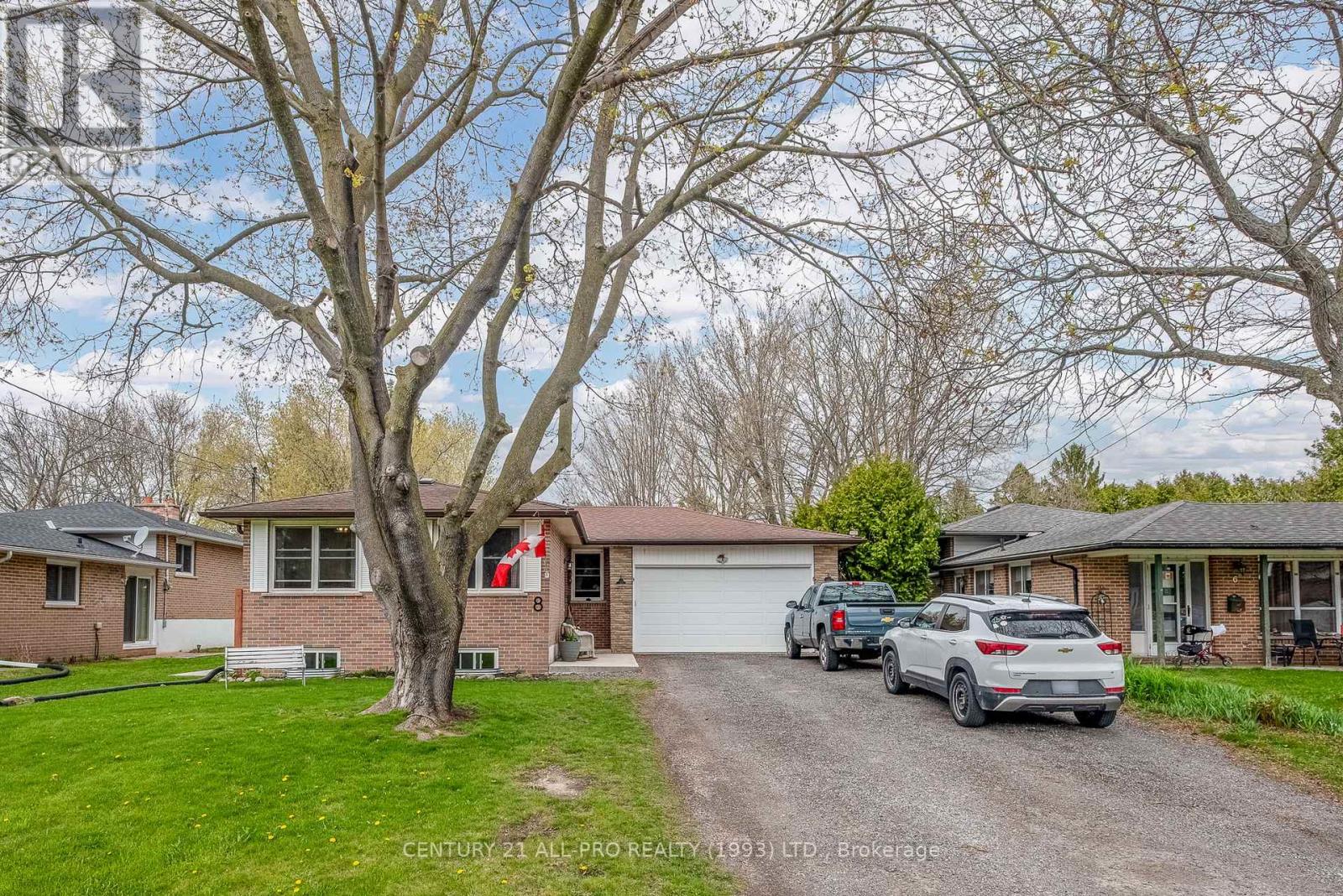 8 Thomas Street, Cobourg, Ontario  K9A 4P6 - Photo 3 - X12175057