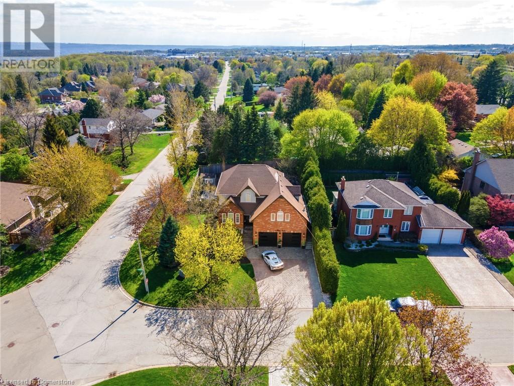 1 Tristan Court, Waterdown, Ontario  L9H 7G7 - Photo 4 - 40739966