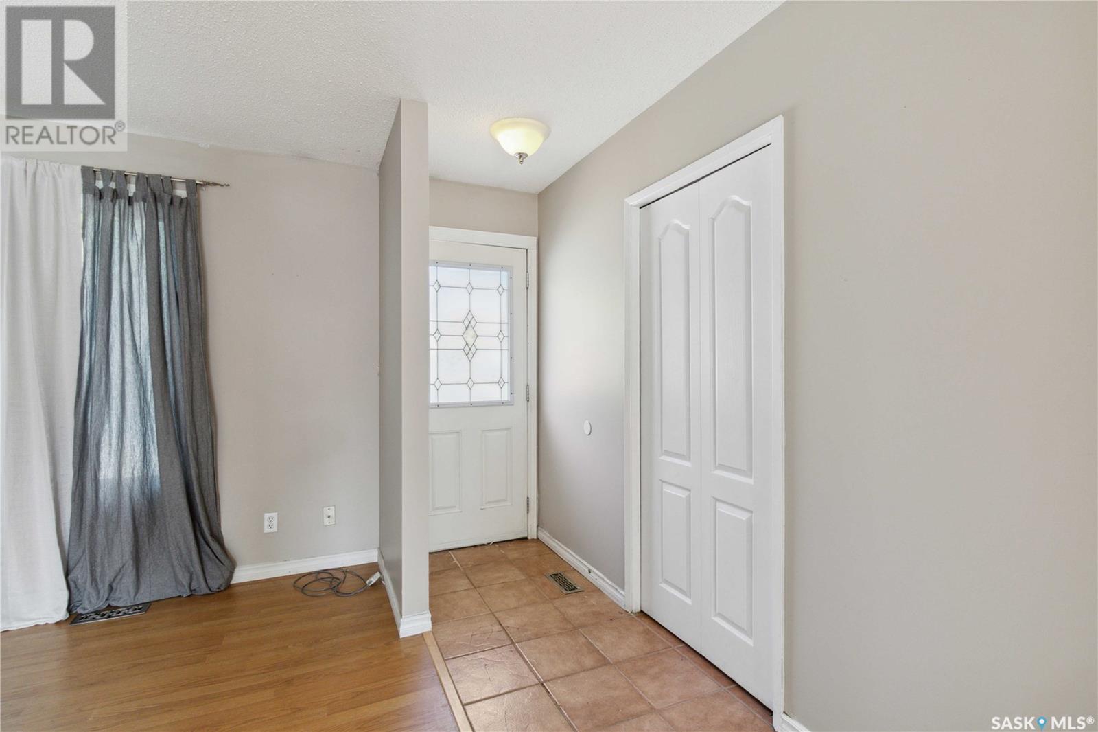 3655 Fairlight Drive, Saskatoon, Saskatchewan  S7M 4L7 - Photo 3 - SK009049