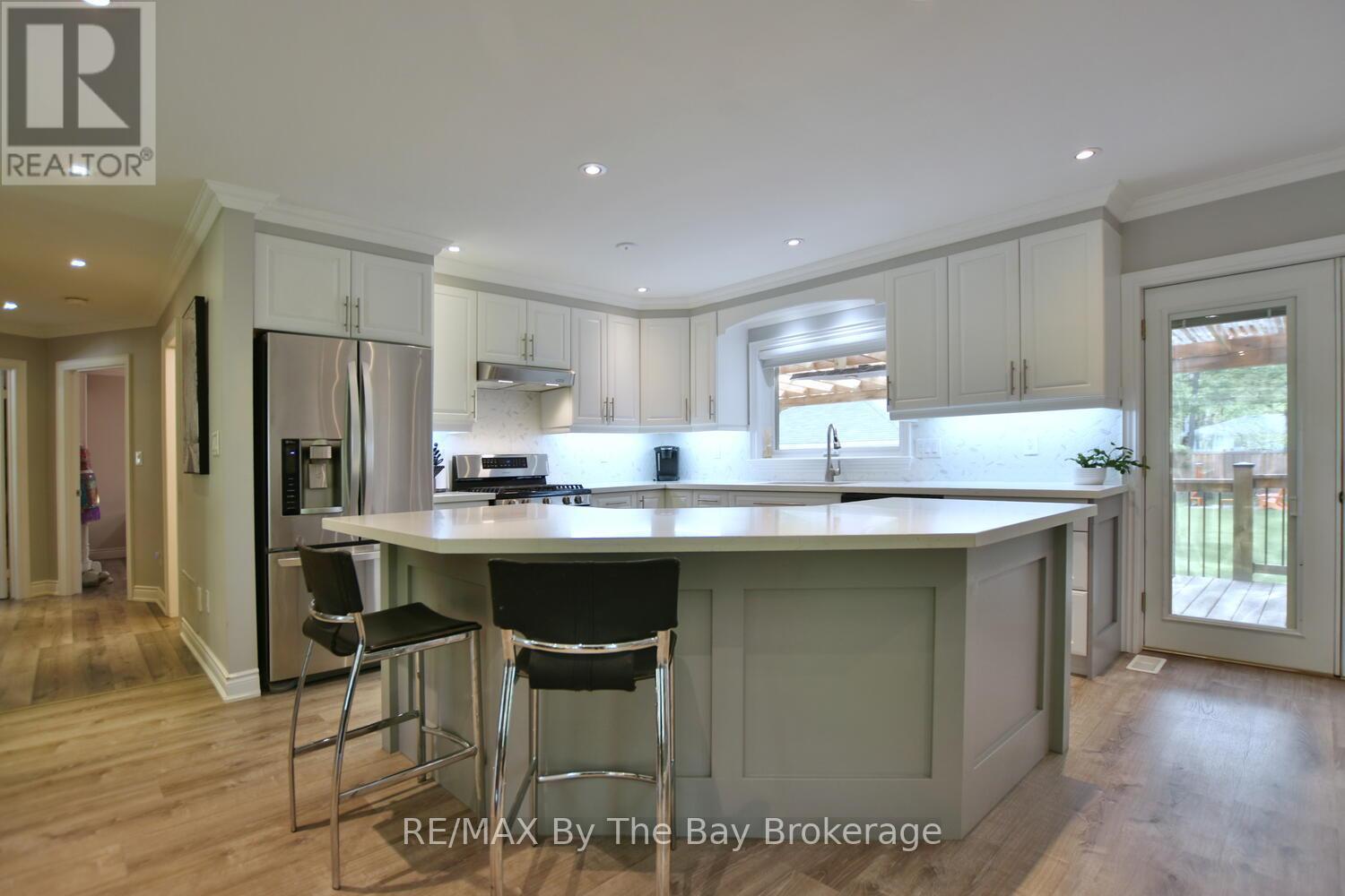 75 40th Street S, Wasaga Beach, Ontario  L9Z 1Z9 - Photo 13 - S12211841