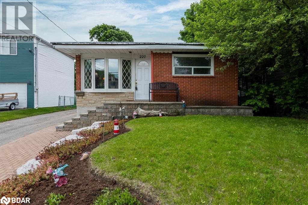 227 Southview Road, Barrie, Ontario  L4N 3X6 - Photo 3 - 40734601