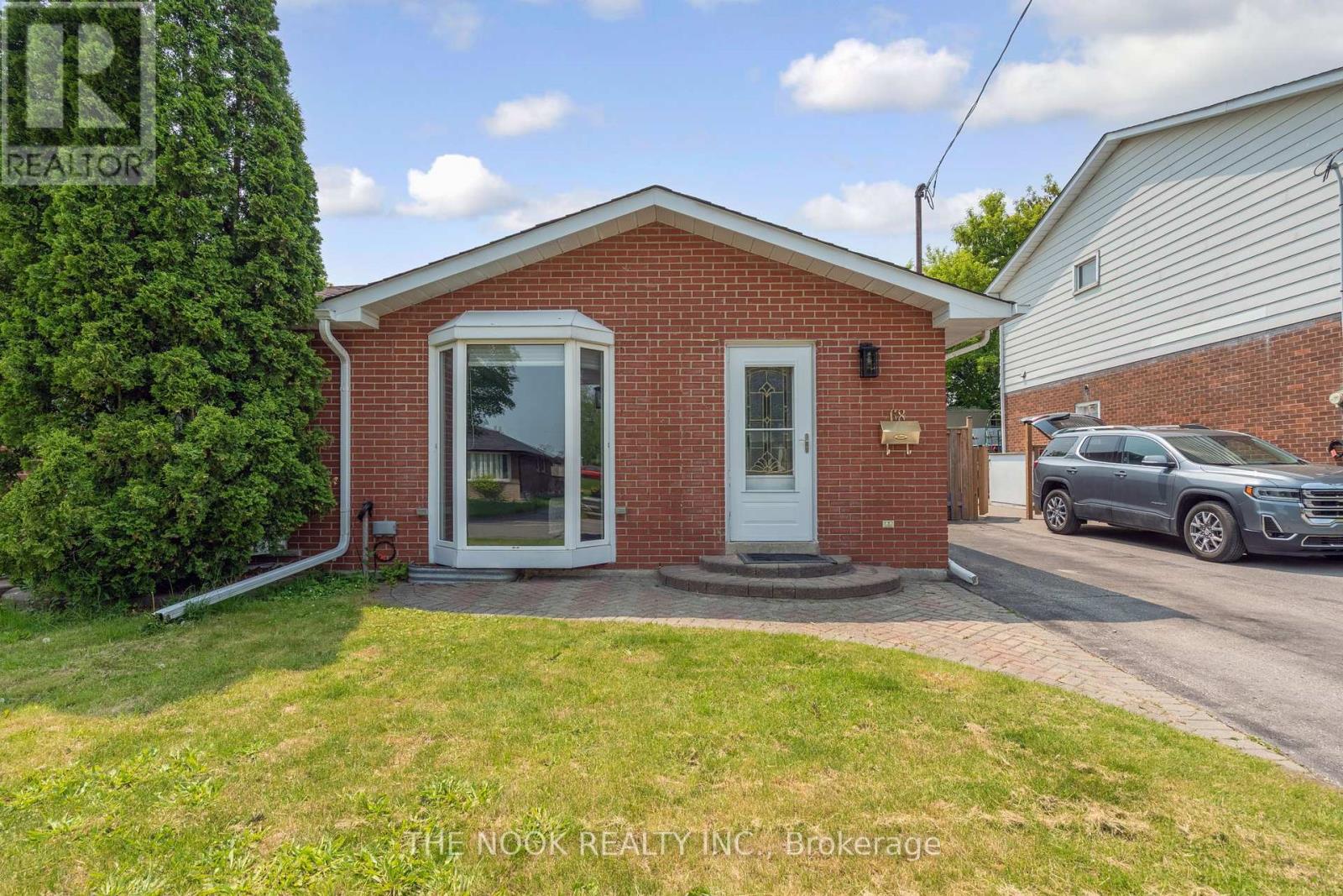68 Vancouver Court, Oshawa, Ontario  L1J 5X2 - Photo 2 - E12211980