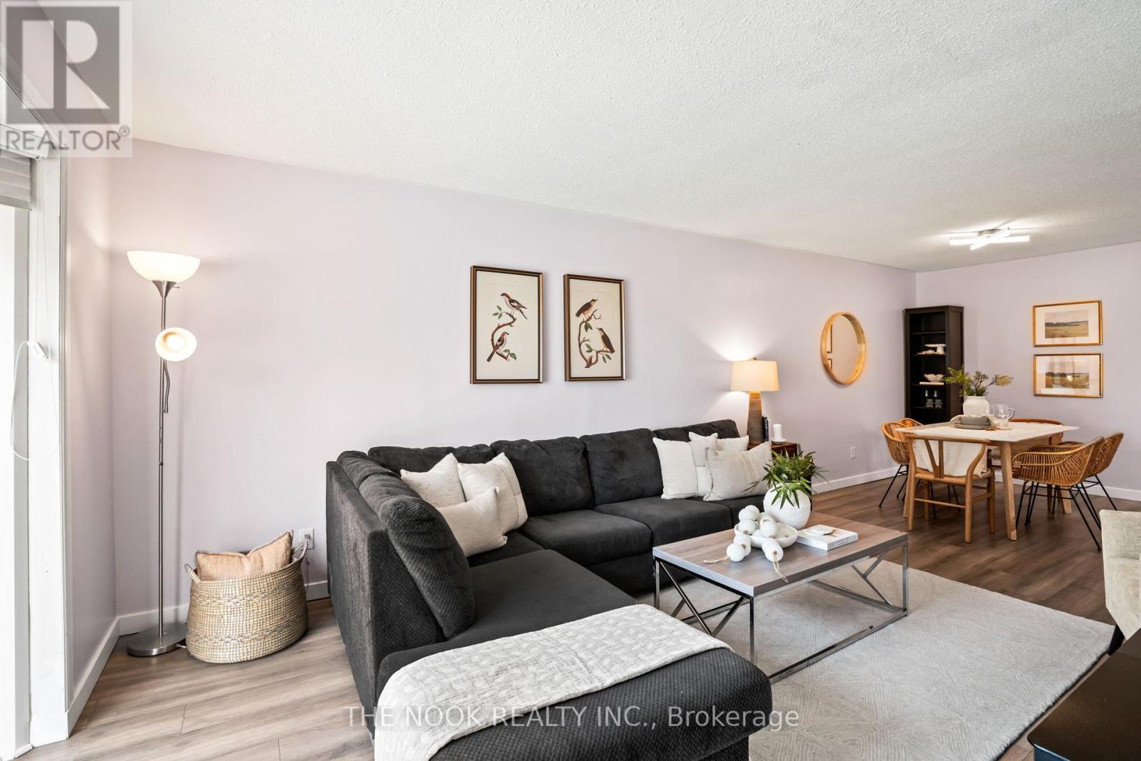 68 Vancouver Court, Oshawa, Ontario  L1J 5X2 - Photo 4 - E12211980