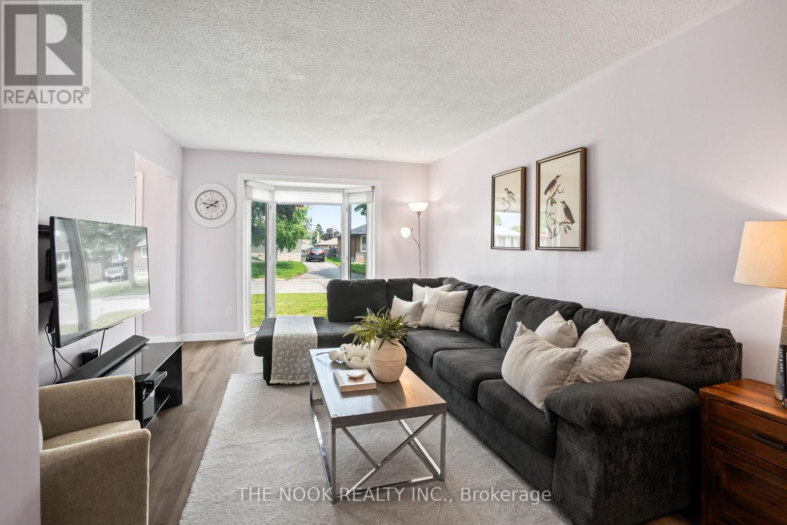 68 Vancouver Court, Oshawa, Ontario  L1J 5X2 - Photo 6 - E12211980