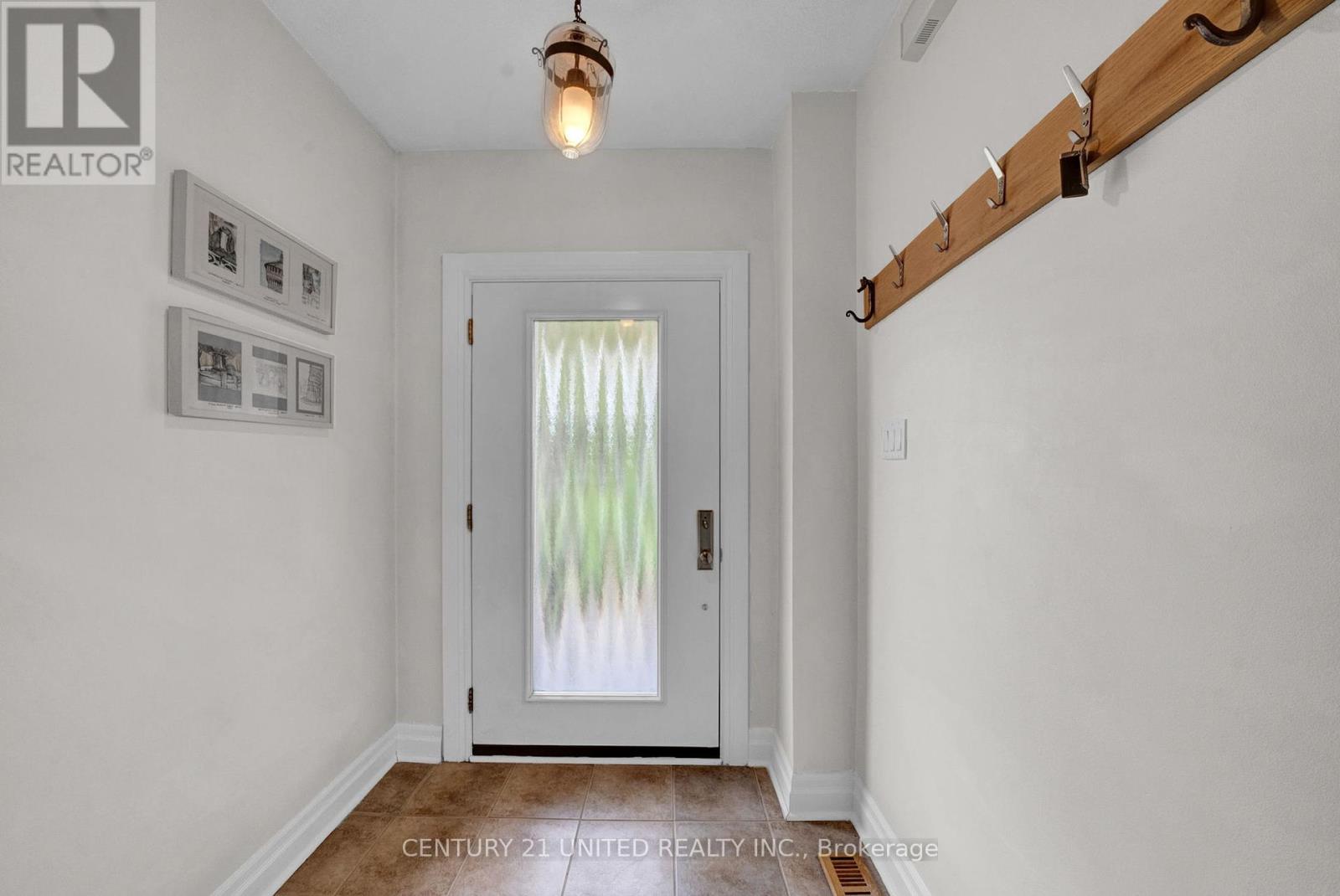 33 Solmar Avenue, Whitby, Ontario  L1R 2Z6 - Photo 4 - E12212001