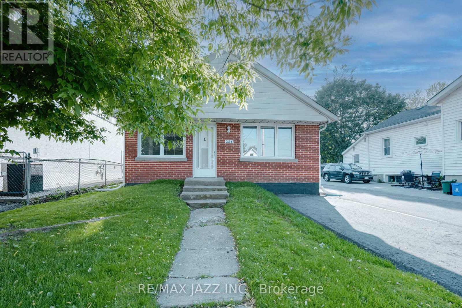 228 GIBBONS STREET, Oshawa, Ontario