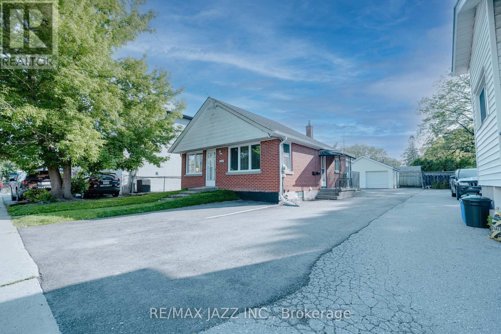 228 Gibbons Street, Oshawa, Ontario  L1J 4Y6 - Photo 2 - E12212019