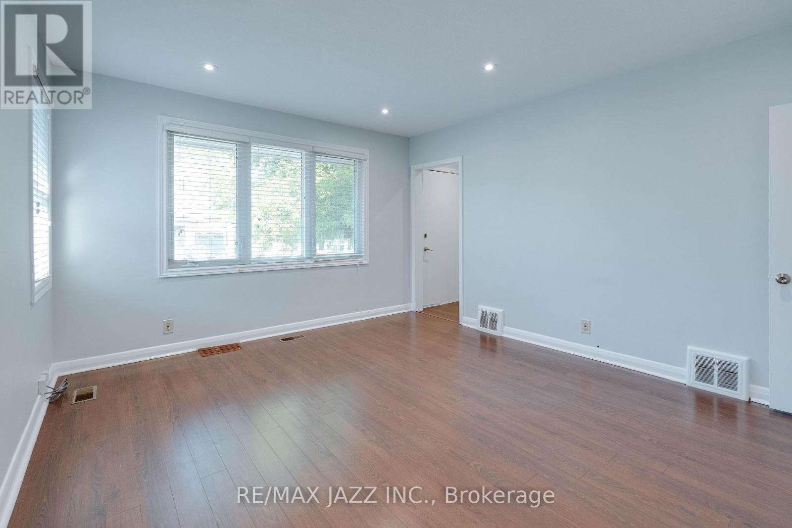 228 Gibbons Street, Oshawa, Ontario  L1J 4Y6 - Photo 4 - E12212019