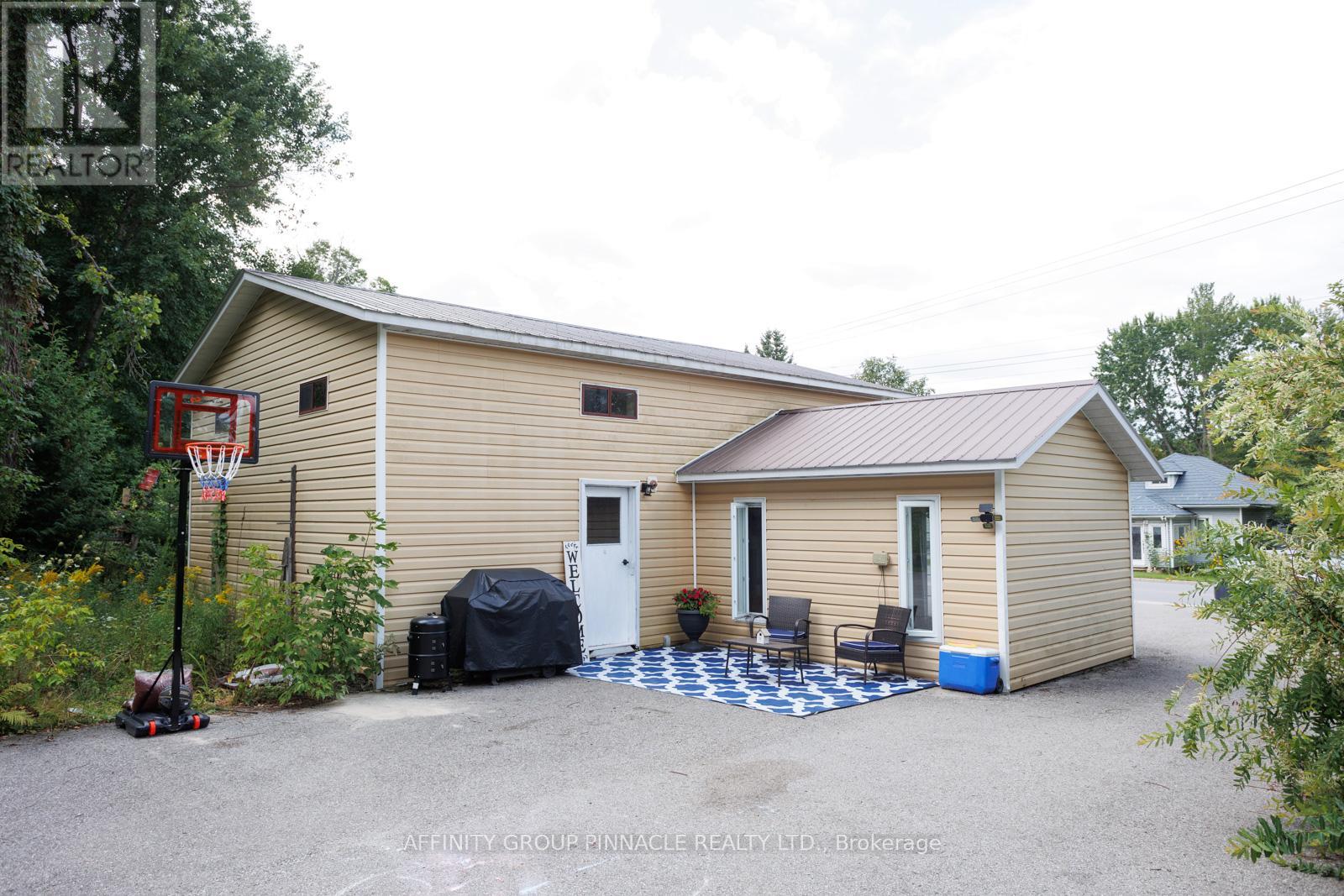3462 Monck Road, Kawartha Lakes, Ontario  K0M 2L0 - Photo 5 - X12212086