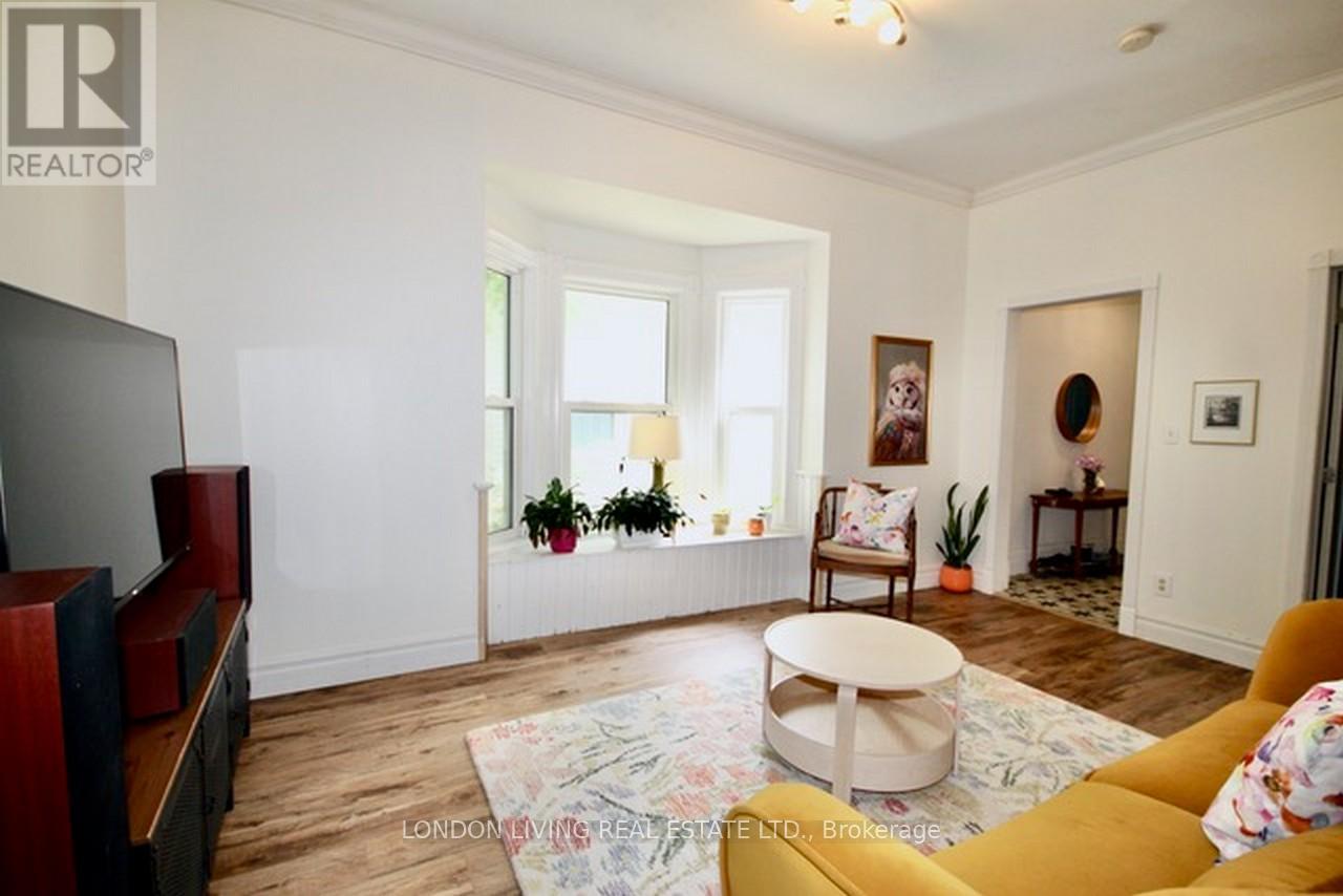 Photo 11 of 38 for 718 William Street
