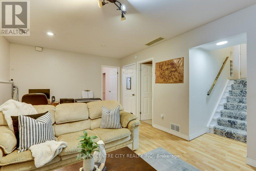 Photo 19 of 50 for 32 Mclarty Drive