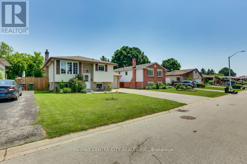 Photo 2 of 50 for 32 Mclarty Drive