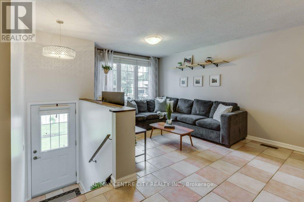 Photo 4 of 50 for 32 Mclarty Drive
