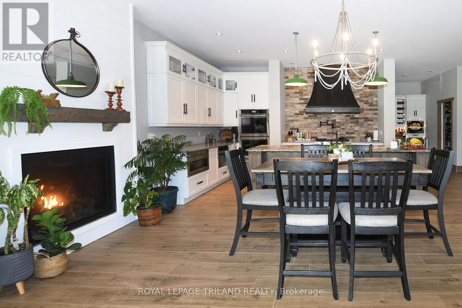 7264 Ridge Road, Lambton Shores (Bosanquet), Ontario  N0N 1J3 - Photo 12 - X12212207