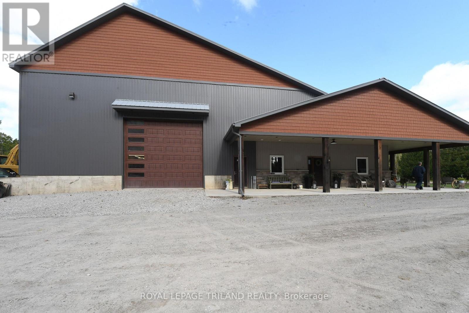 7264 Ridge Road, Lambton Shores (Bosanquet), Ontario  N0N 1J3 - Photo 2 - X12212207