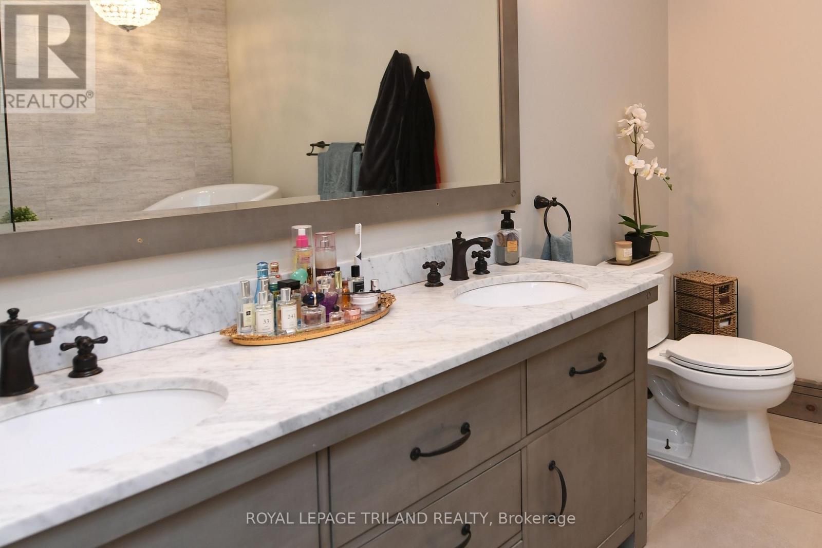 7264 Ridge Road, Lambton Shores (Bosanquet), Ontario  N0N 1J3 - Photo 22 - X12212207