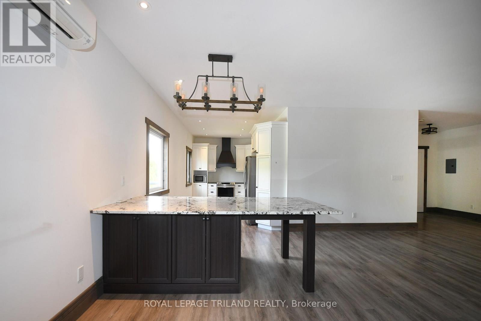 7264 Ridge Road, Lambton Shores (Bosanquet), Ontario  N0N 1J3 - Photo 27 - X12212207
