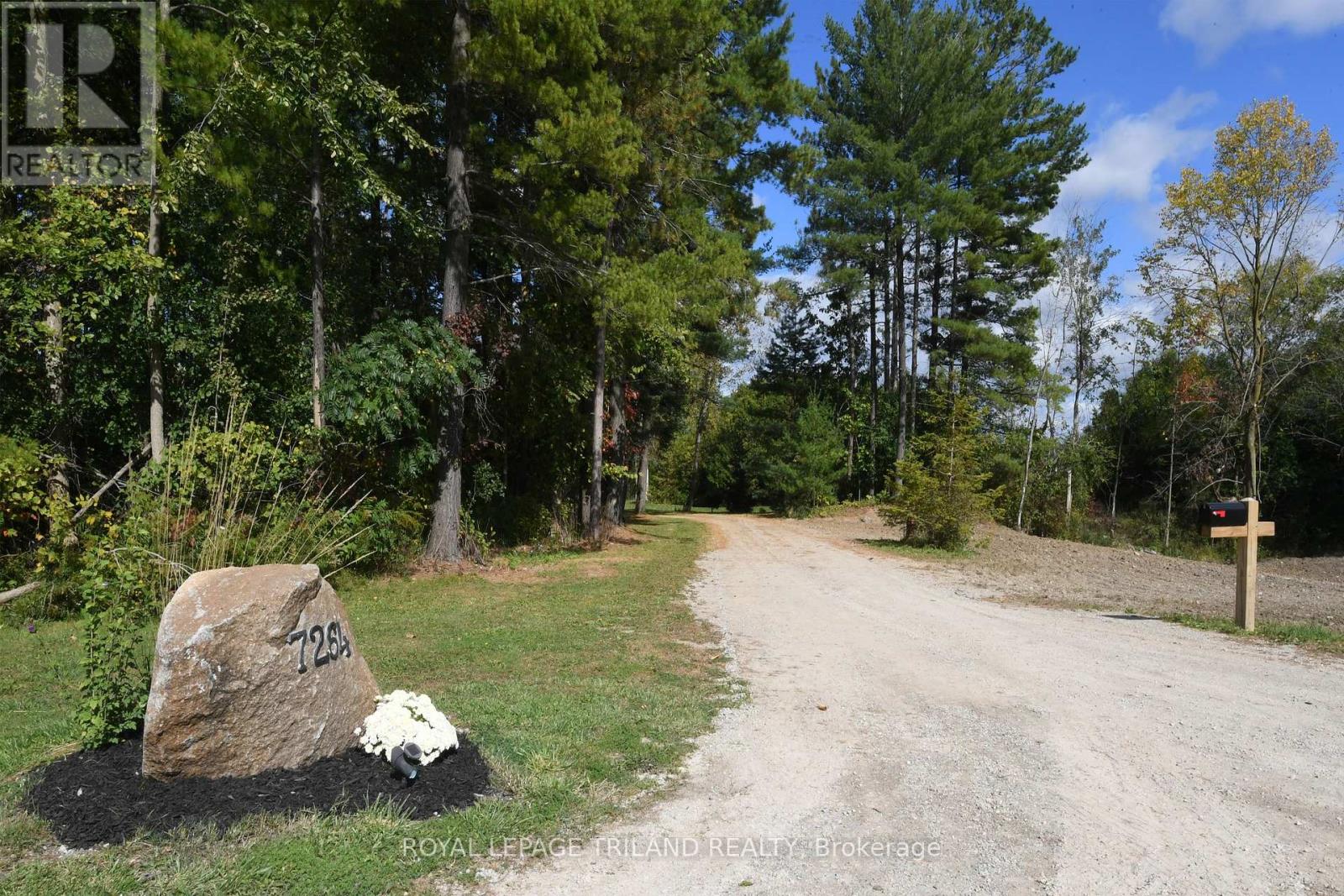 7264 Ridge Road, Lambton Shores (Bosanquet), Ontario  N0N 1J3 - Photo 3 - X12212207