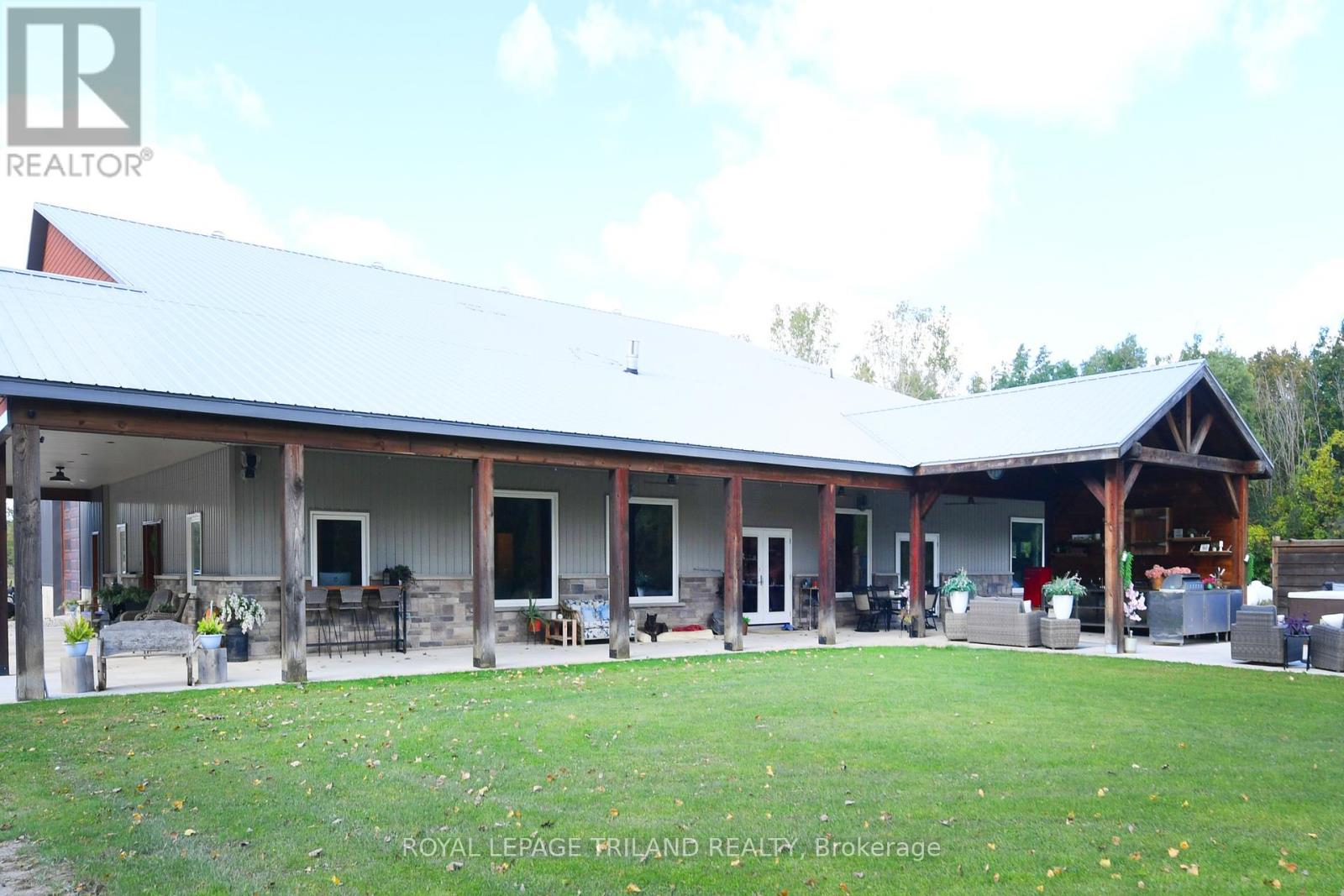7264 Ridge Road, Lambton Shores (Bosanquet), Ontario  N0N 1J3 - Photo 5 - X12212207