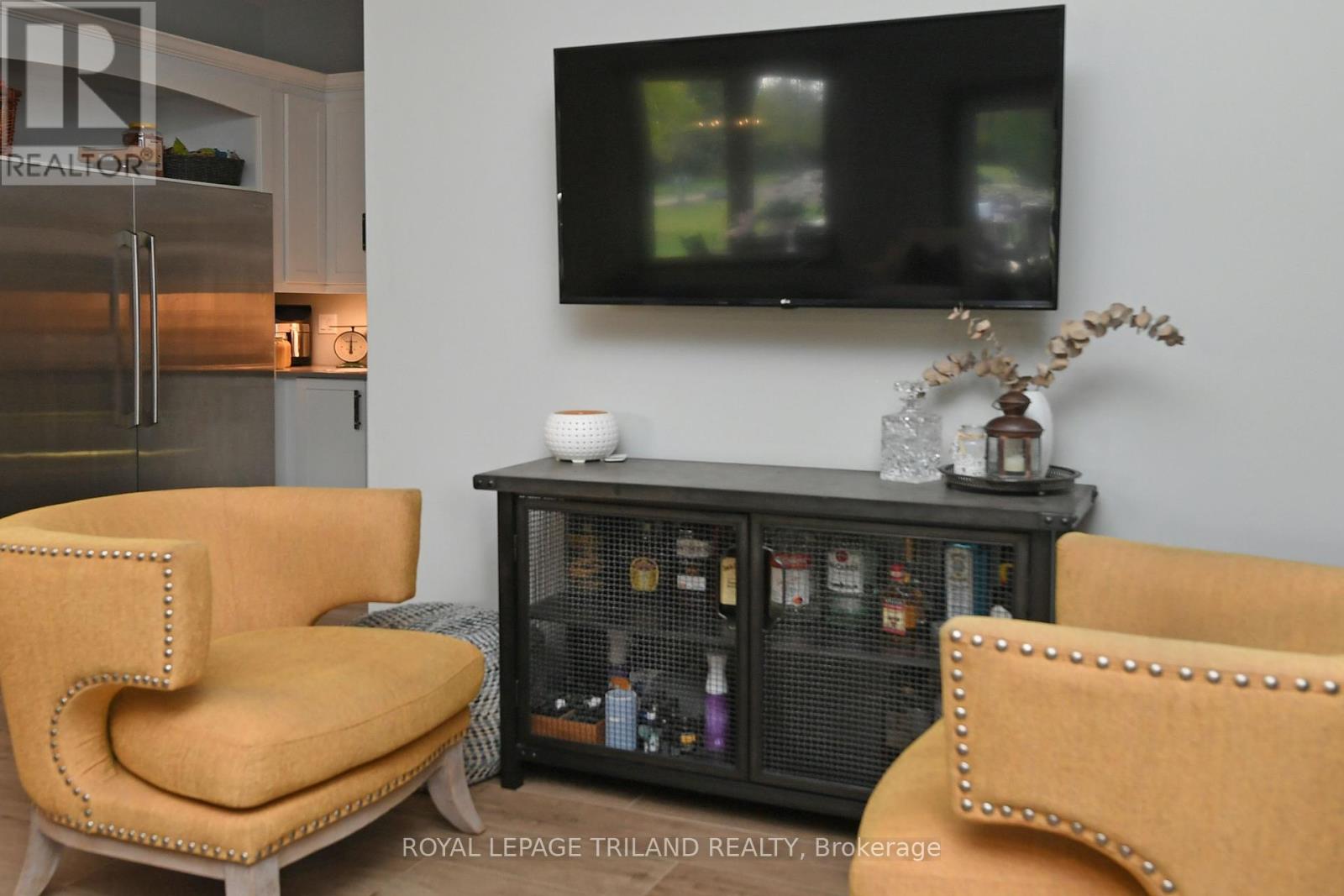 7264 Ridge Road, Lambton Shores (Bosanquet), Ontario  N0N 1J3 - Photo 9 - X12212207