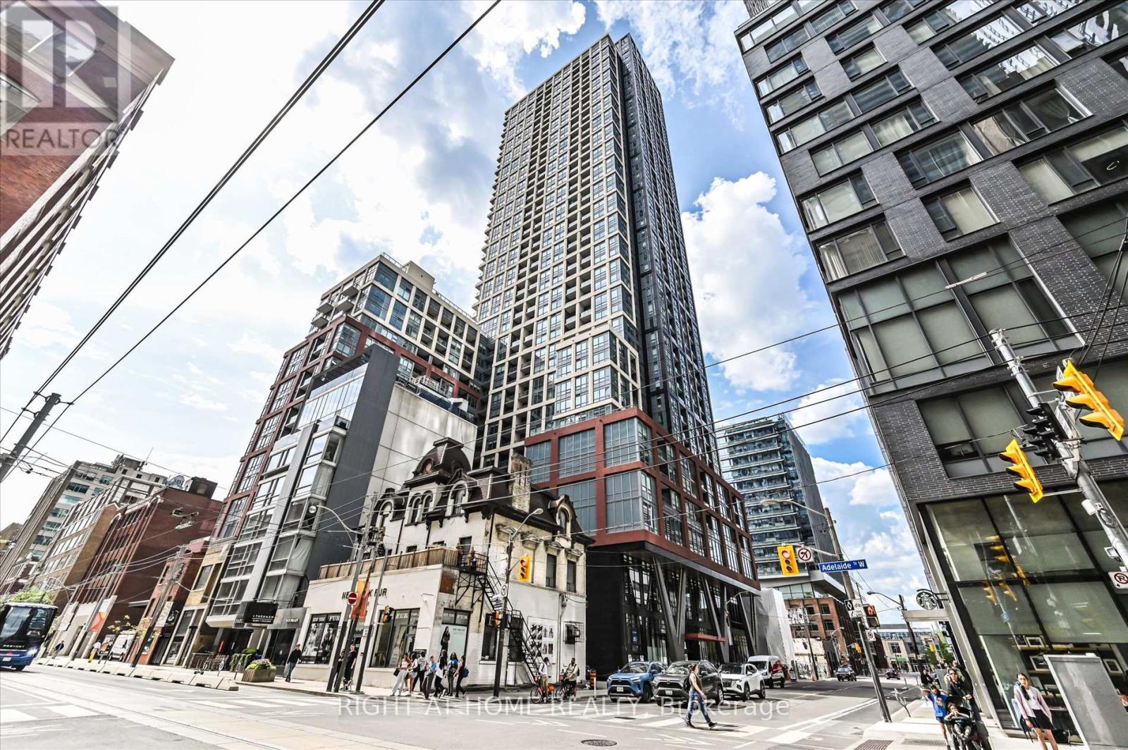 825 - 108 PETER STREET, Toronto, Ontario