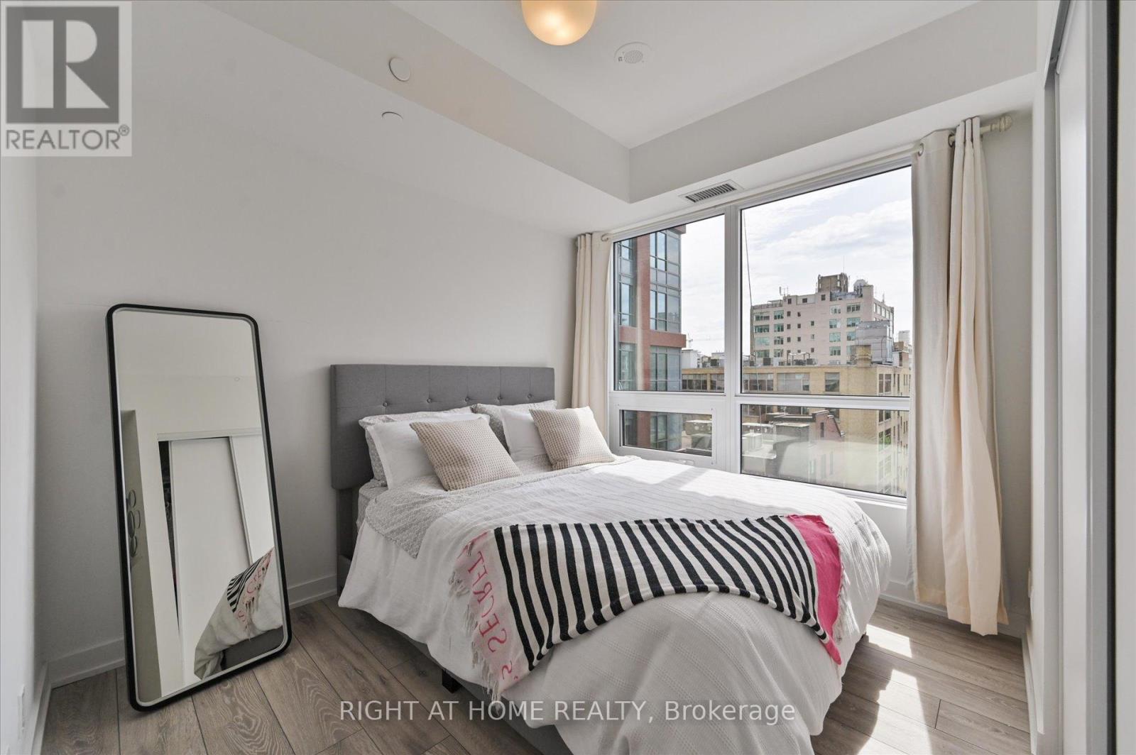 825 - 108 Peter Street, Toronto, Ontario  M5V 0W2 - Photo 12 - C12211915