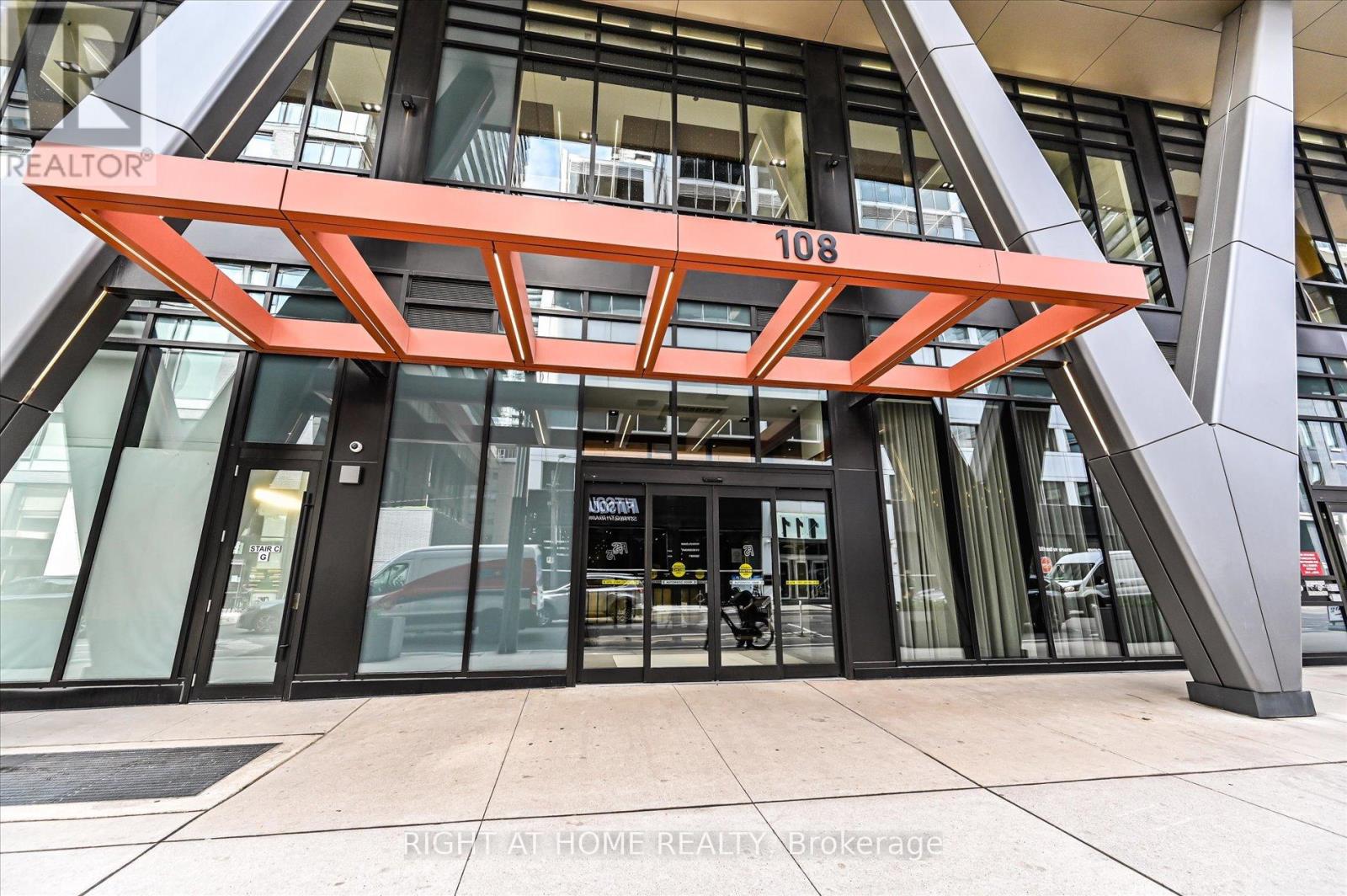 825 - 108 Peter Street, Toronto, Ontario  M5V 0W2 - Photo 3 - C12211915