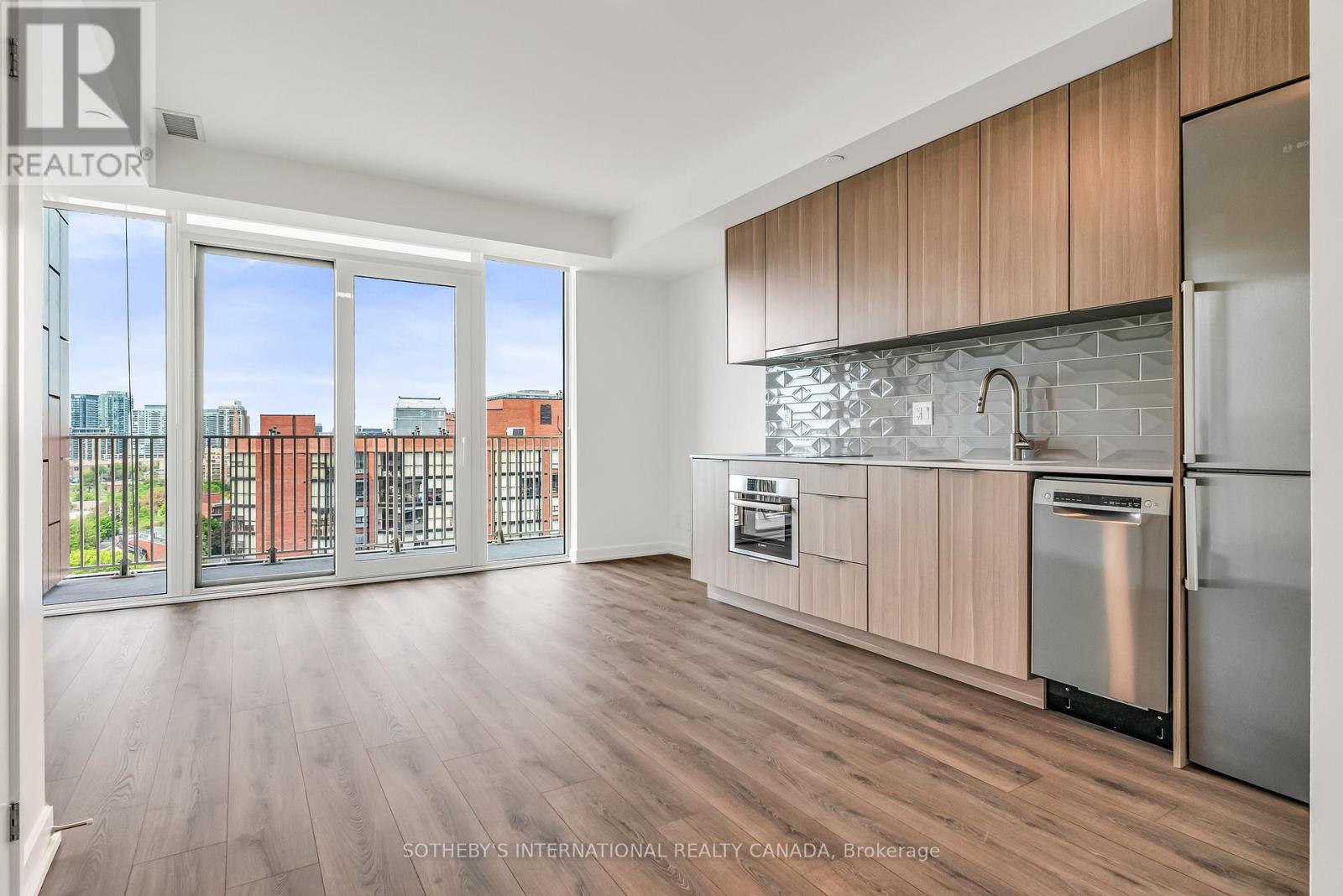 1021 - 88 Bathurst Street, Toronto, Ontario  M5V 0W8 - Photo 1 - C12211917