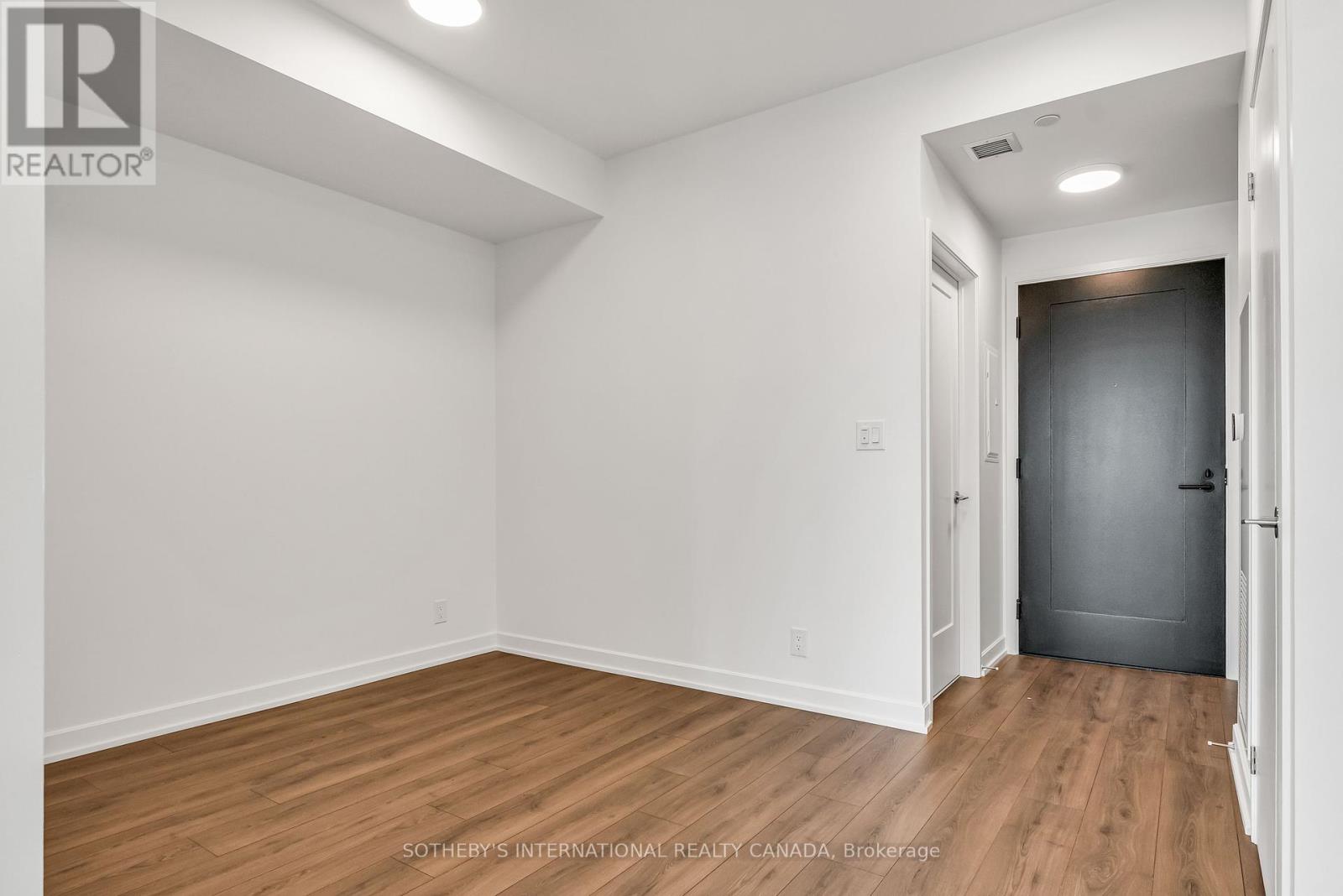 1021 - 88 Bathurst Street, Toronto, Ontario  M5V 0W8 - Photo 10 - C12211917