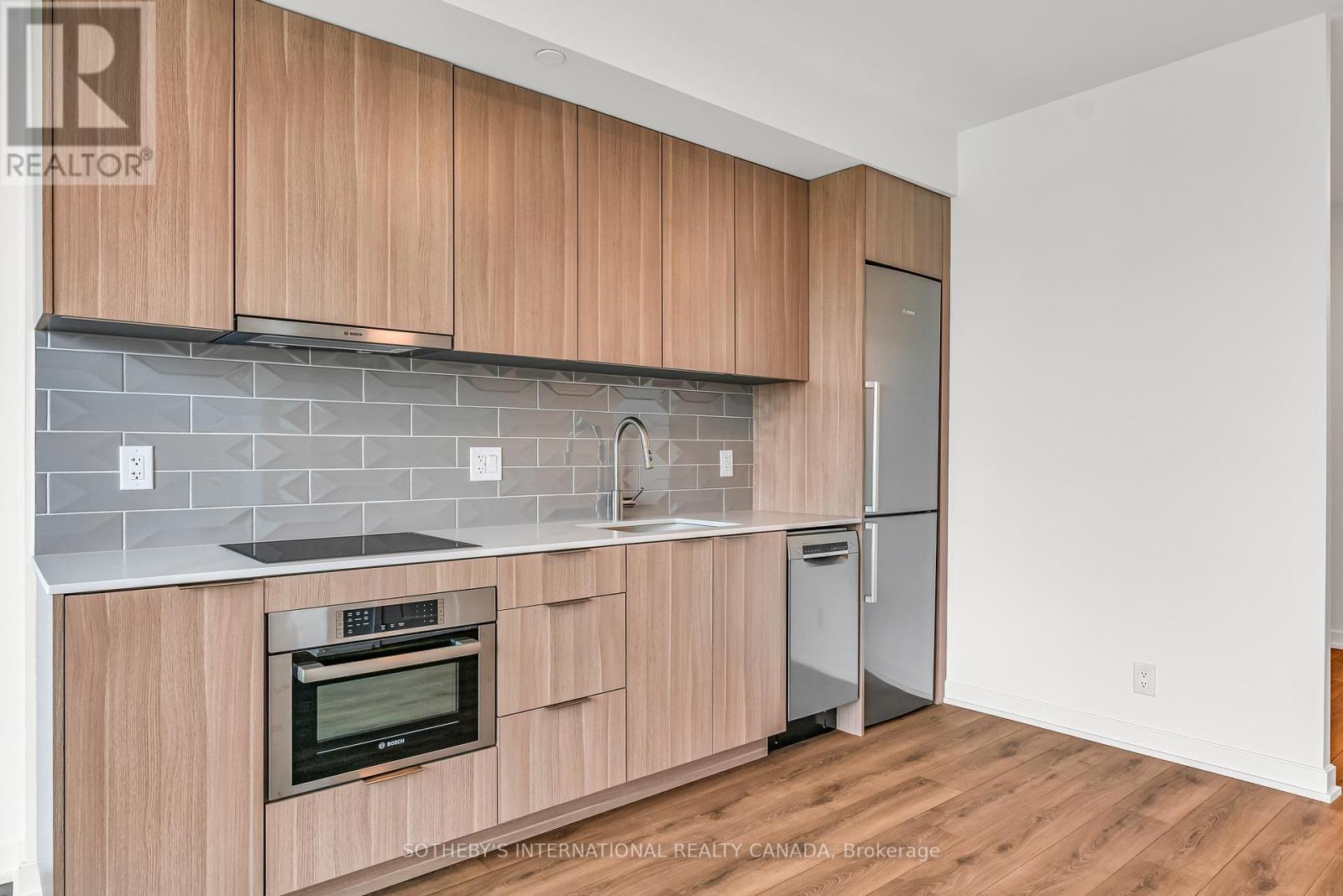1021 - 88 Bathurst Street, Toronto, Ontario  M5V 0W8 - Photo 13 - C12211917