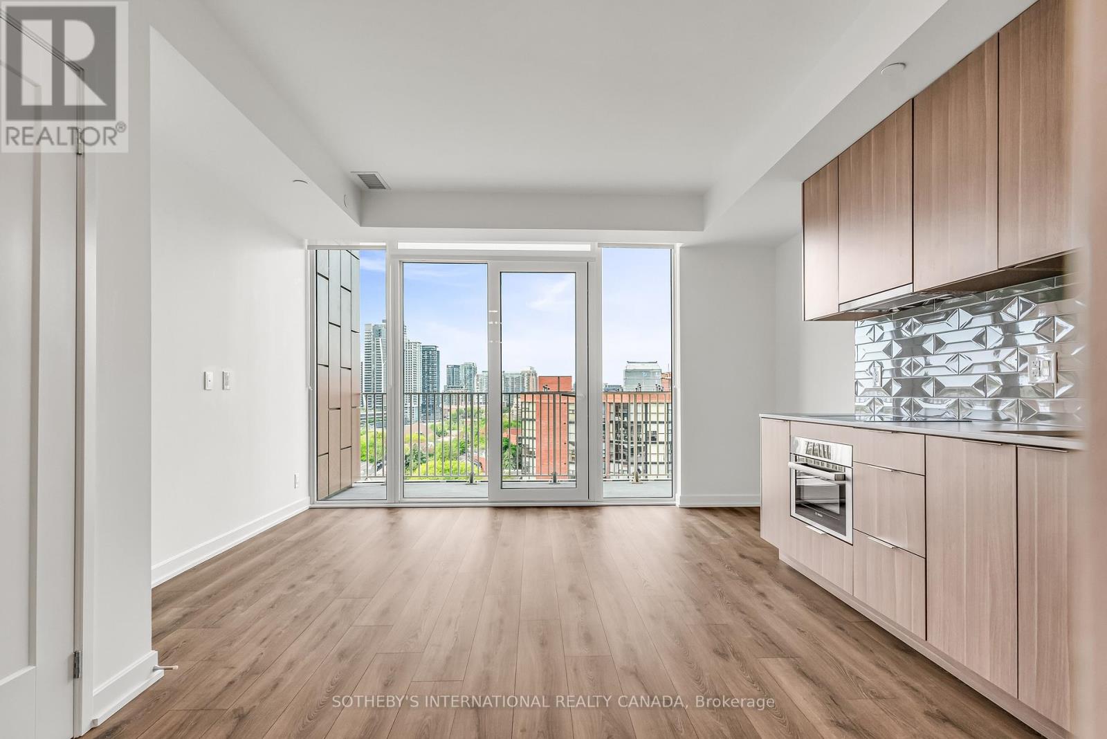1021 - 88 Bathurst Street, Toronto, Ontario  M5V 0W8 - Photo 16 - C12211917
