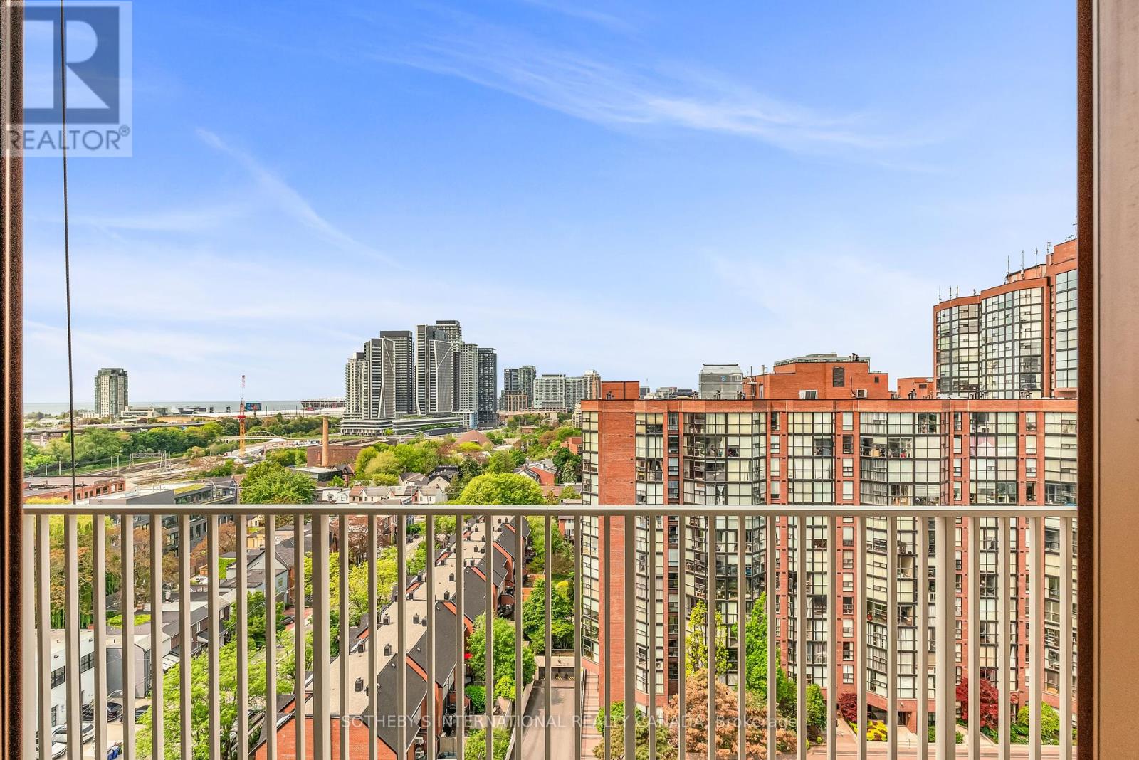 1021 - 88 Bathurst Street, Toronto, Ontario  M5V 0W8 - Photo 18 - C12211917