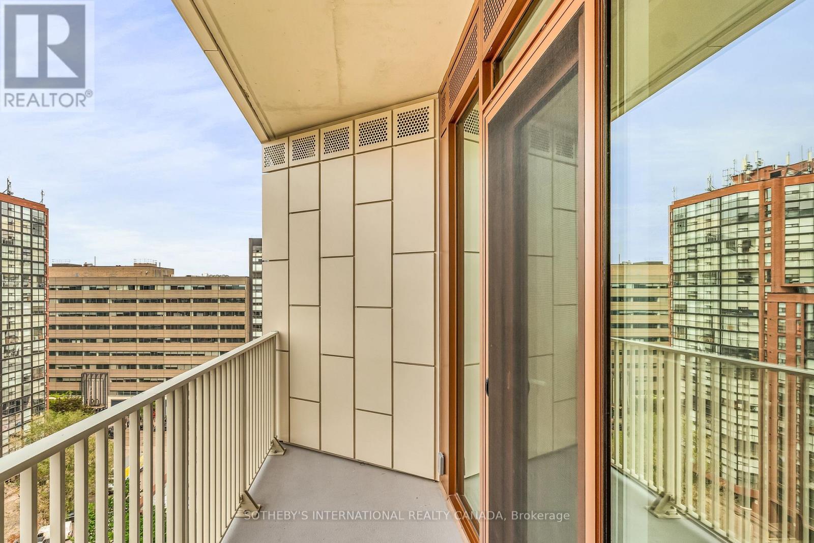 1021 - 88 Bathurst Street, Toronto, Ontario  M5V 0W8 - Photo 19 - C12211917