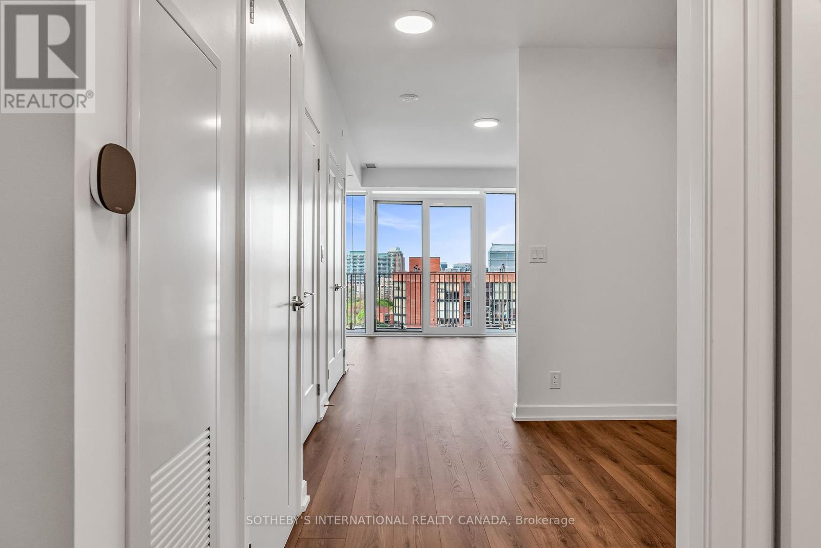 1021 - 88 Bathurst Street, Toronto, Ontario  M5V 0W8 - Photo 3 - C12211917