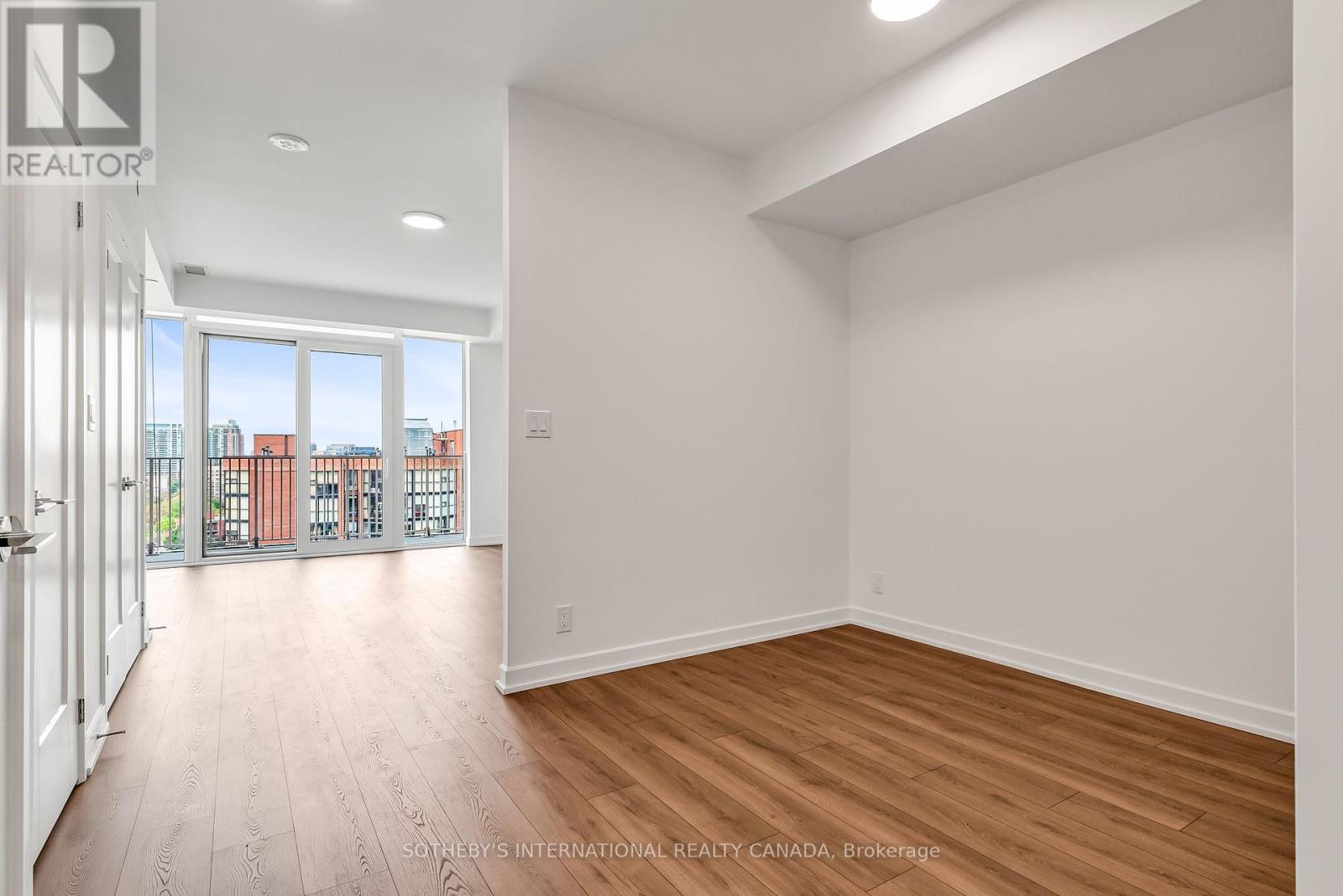 1021 - 88 Bathurst Street, Toronto, Ontario  M5V 0W8 - Photo 6 - C12211917