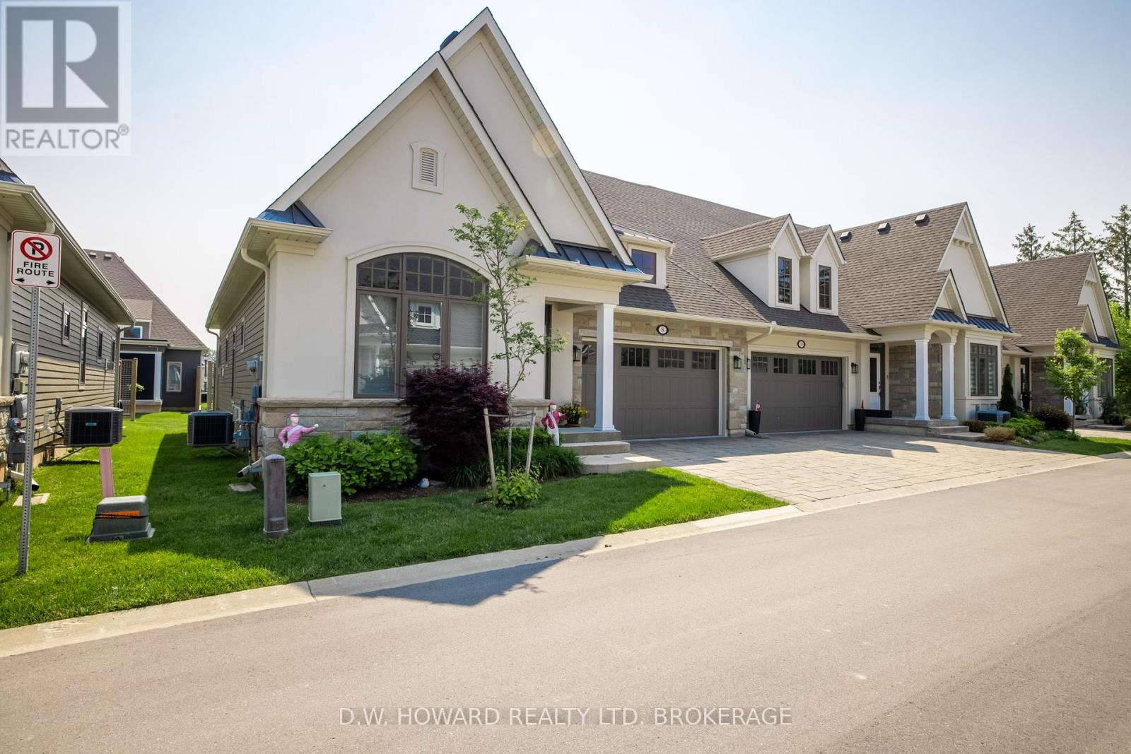 8 Sassafras Row, Fort Erie, Ontario  L0S 1N0 - Photo 3 - X12212090