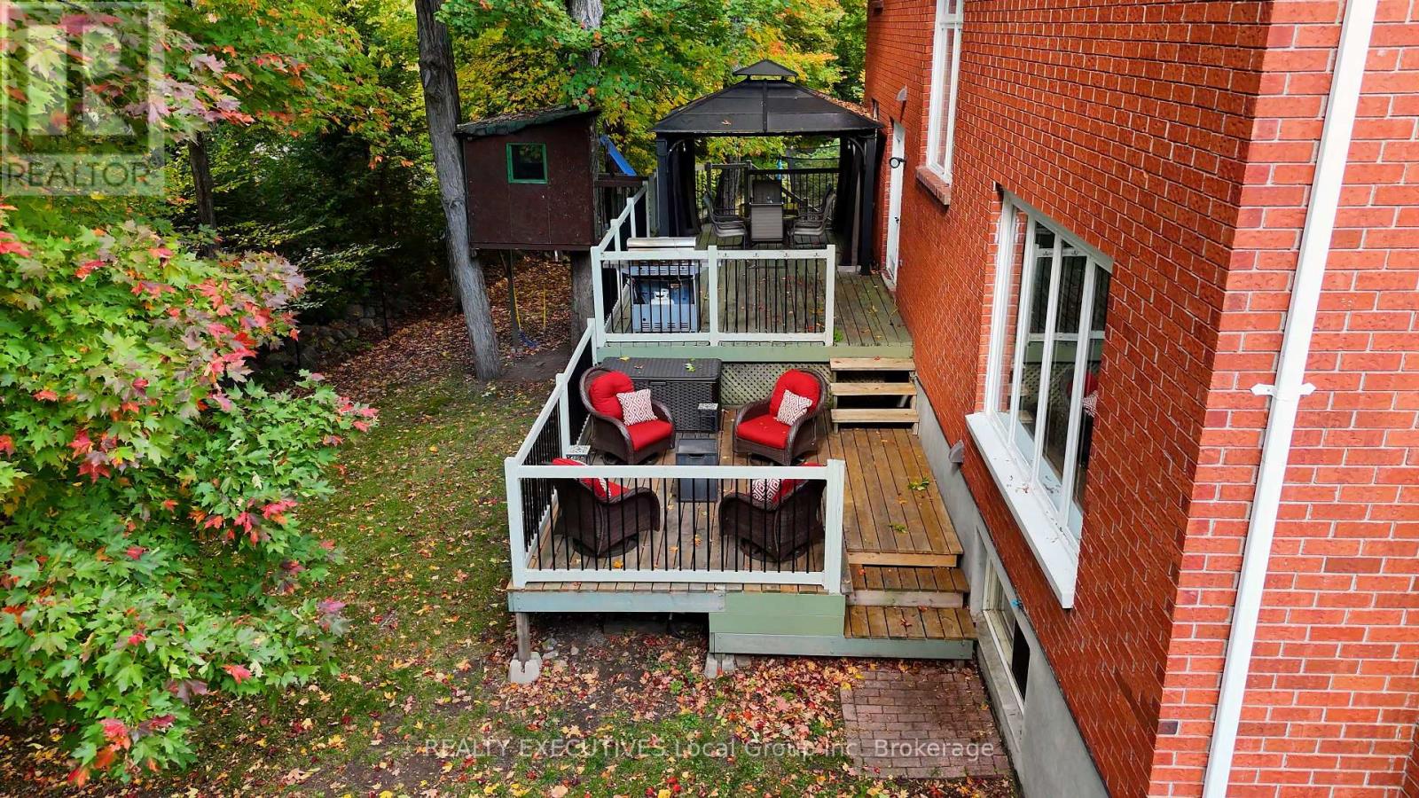 Property at 31 ROBINHOOD COURT image 3