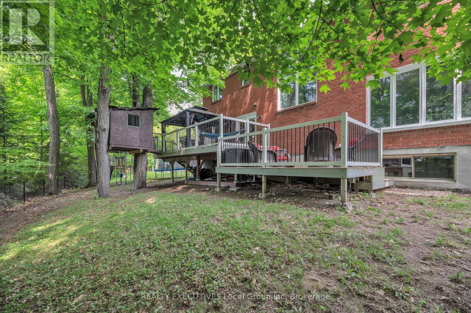 Property at 31 ROBINHOOD COURT image 5