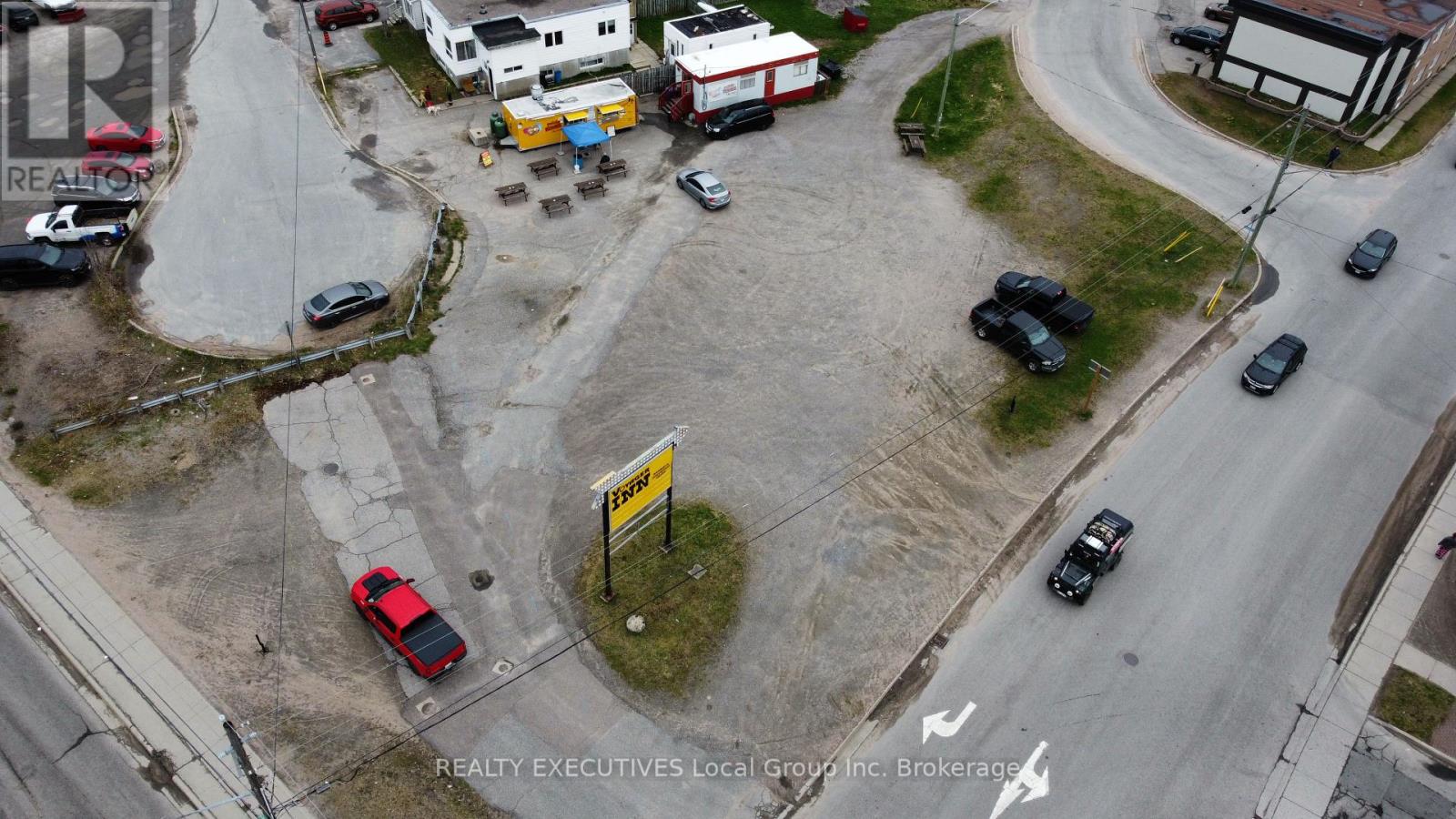 104 Highland Road, North Bay, Ontario P1B 6K4 - Photo 3 - X12212153