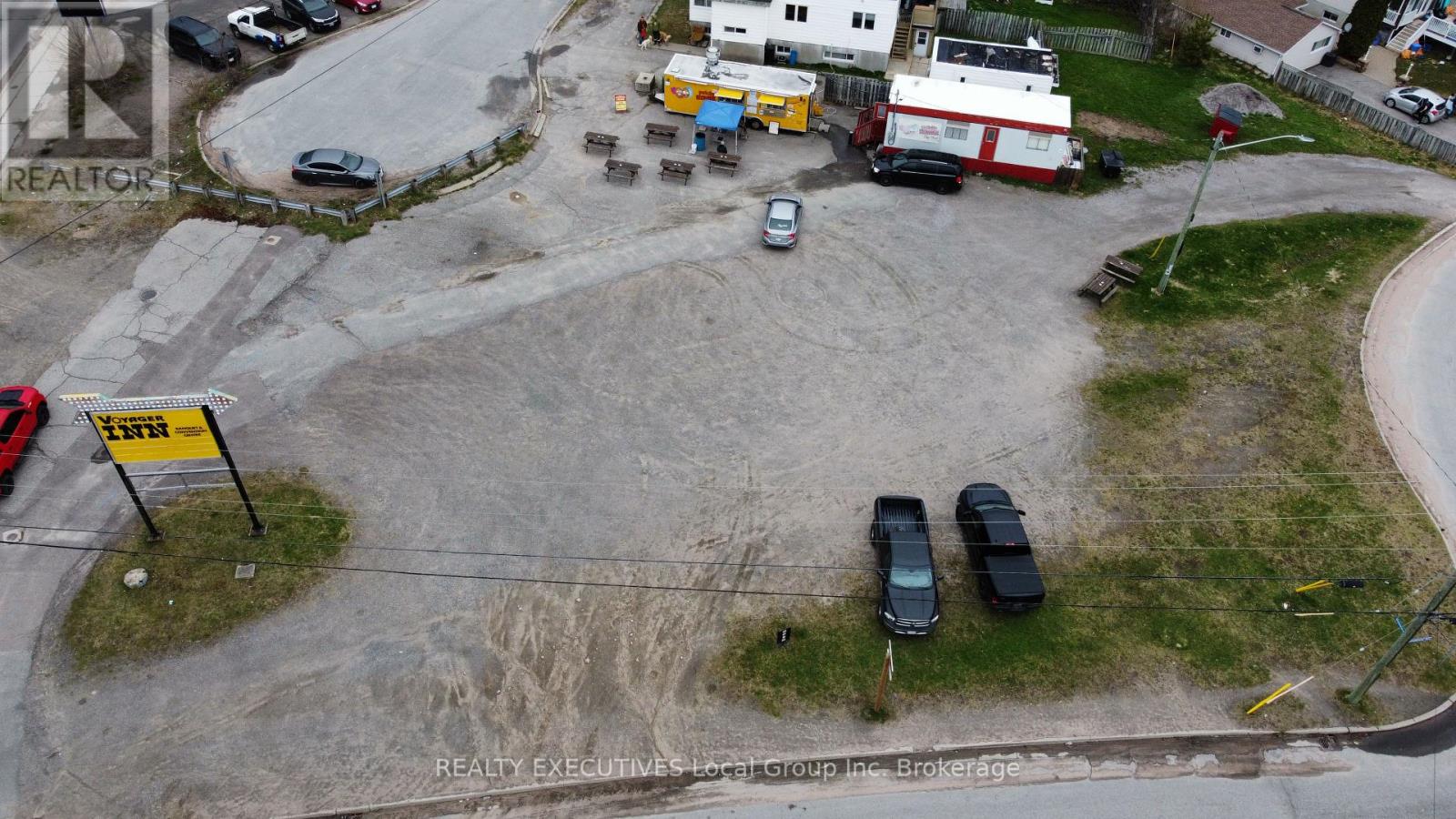 104 Highland Road, North Bay, Ontario P1B 6K4 - Photo 4 - X12212153