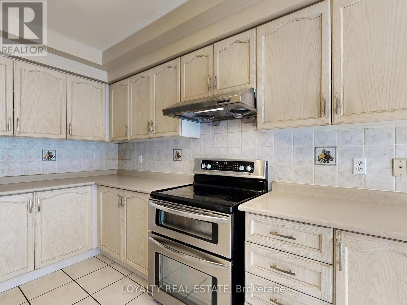 Upper Level - 50 Thornton Crescent, Vaughan (Maple), Ontario  L6A 2S9 - Photo 16 - N12204494
