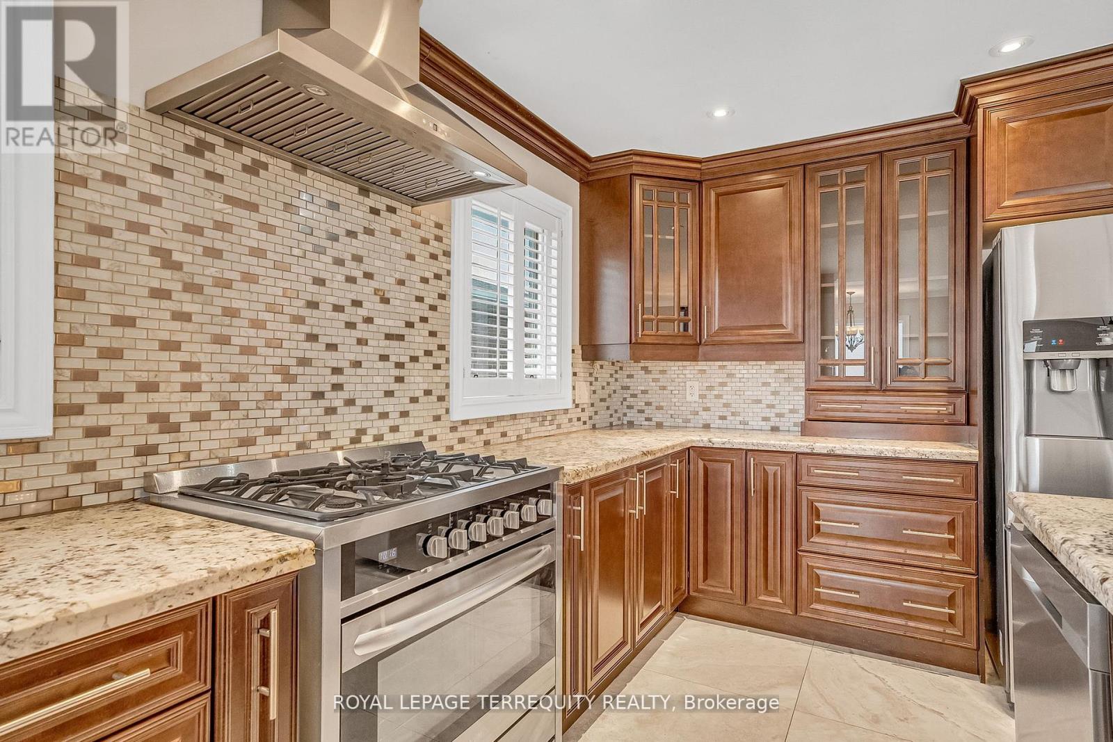 17 Agincourt Road, Vaughan (West Woodbridge), Ontario  L4L 2Z7 - Photo 10 - N12211882