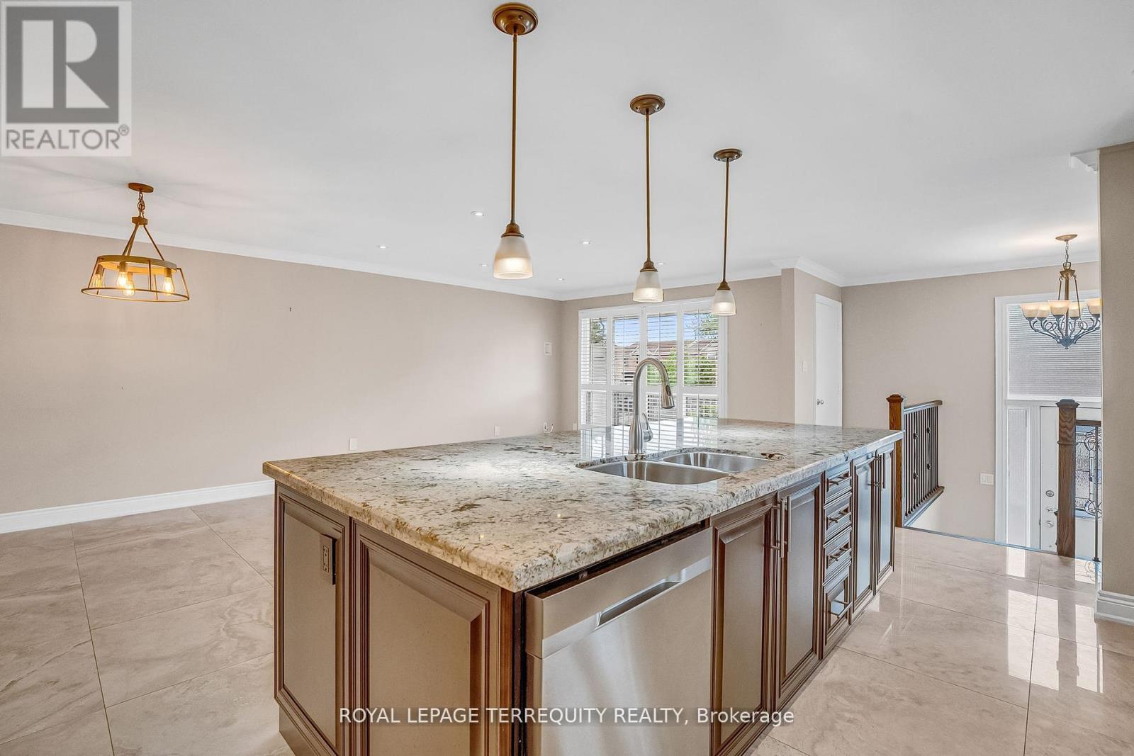 17 Agincourt Road, Vaughan (West Woodbridge), Ontario  L4L 2Z7 - Photo 11 - N12211882