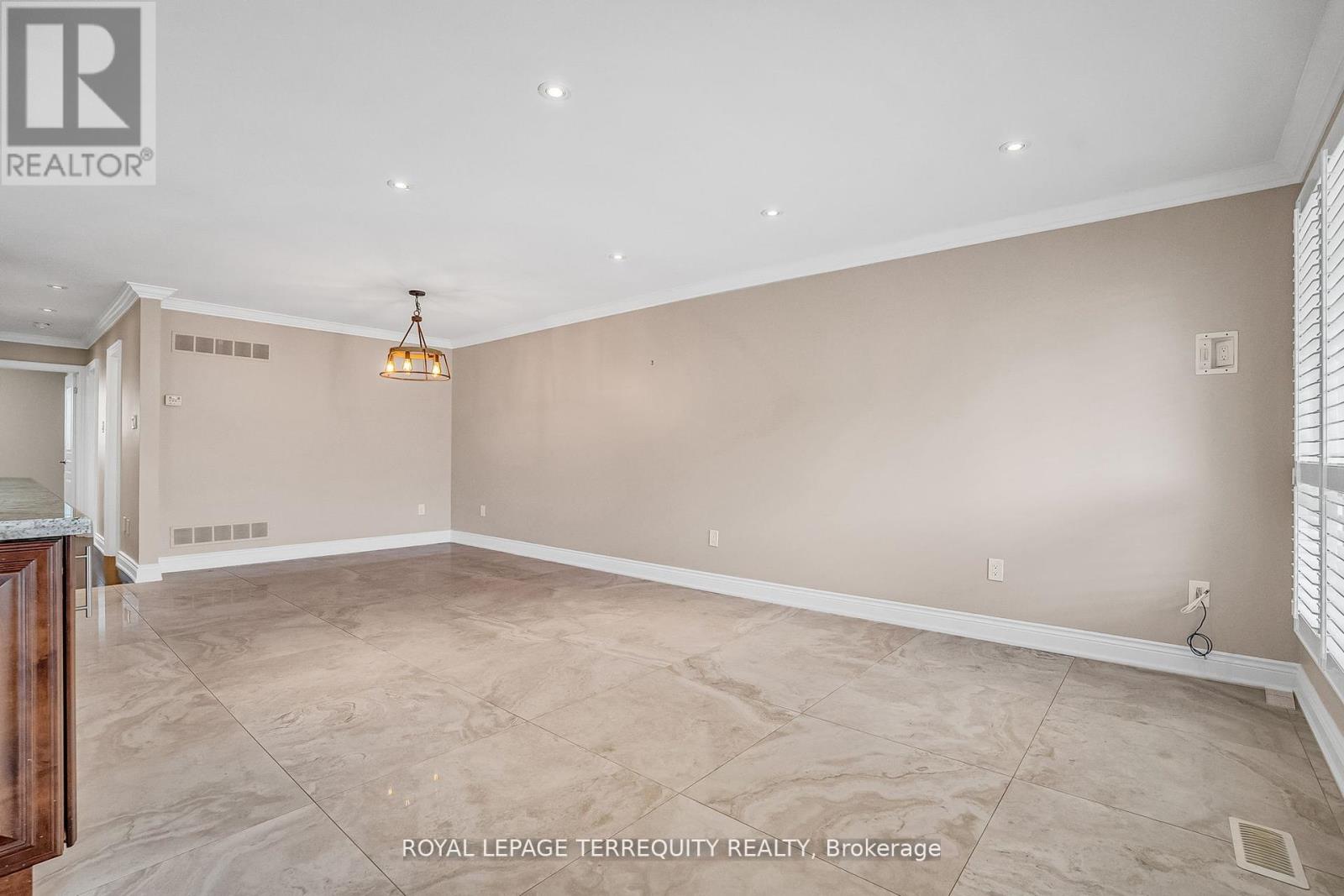 17 Agincourt Road, Vaughan (West Woodbridge), Ontario  L4L 2Z7 - Photo 12 - N12211882