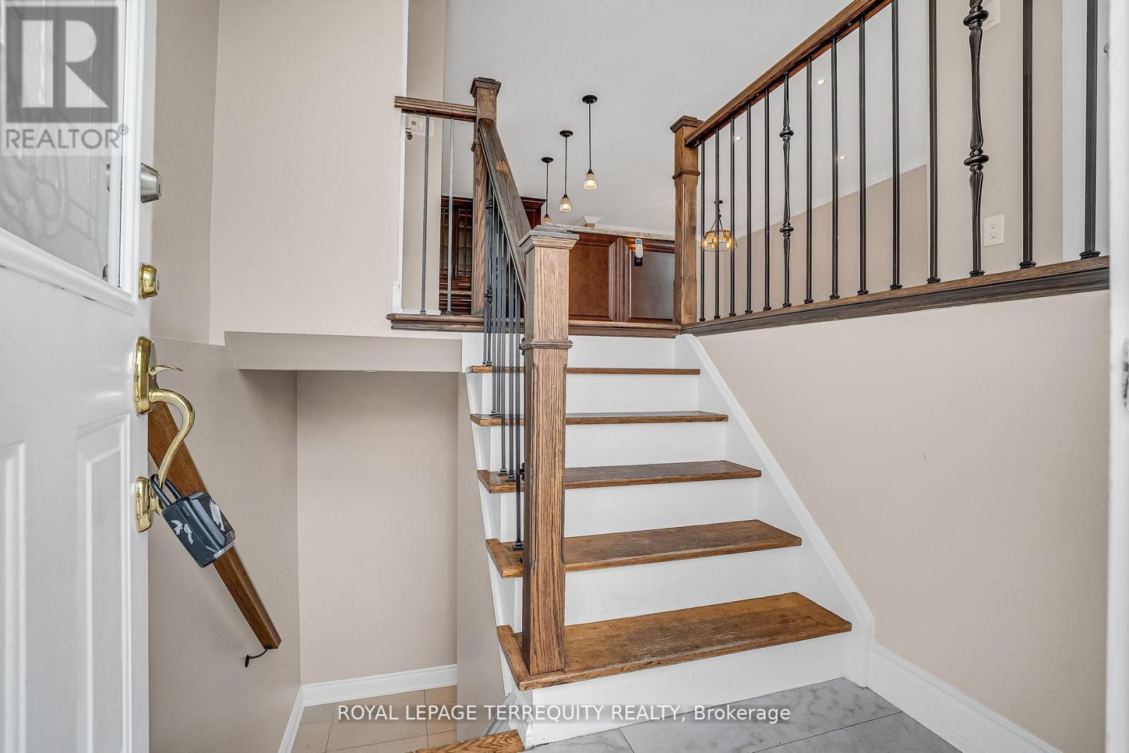 17 Agincourt Road, Vaughan (West Woodbridge), Ontario  L4L 2Z7 - Photo 4 - N12211882