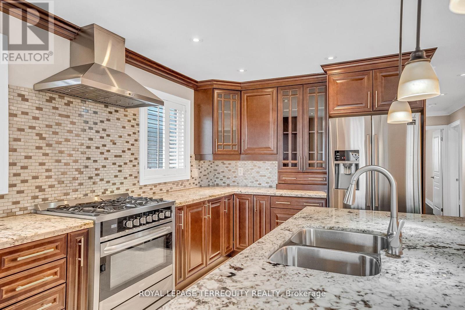 17 Agincourt Road, Vaughan (West Woodbridge), Ontario  L4L 2Z7 - Photo 9 - N12211882
